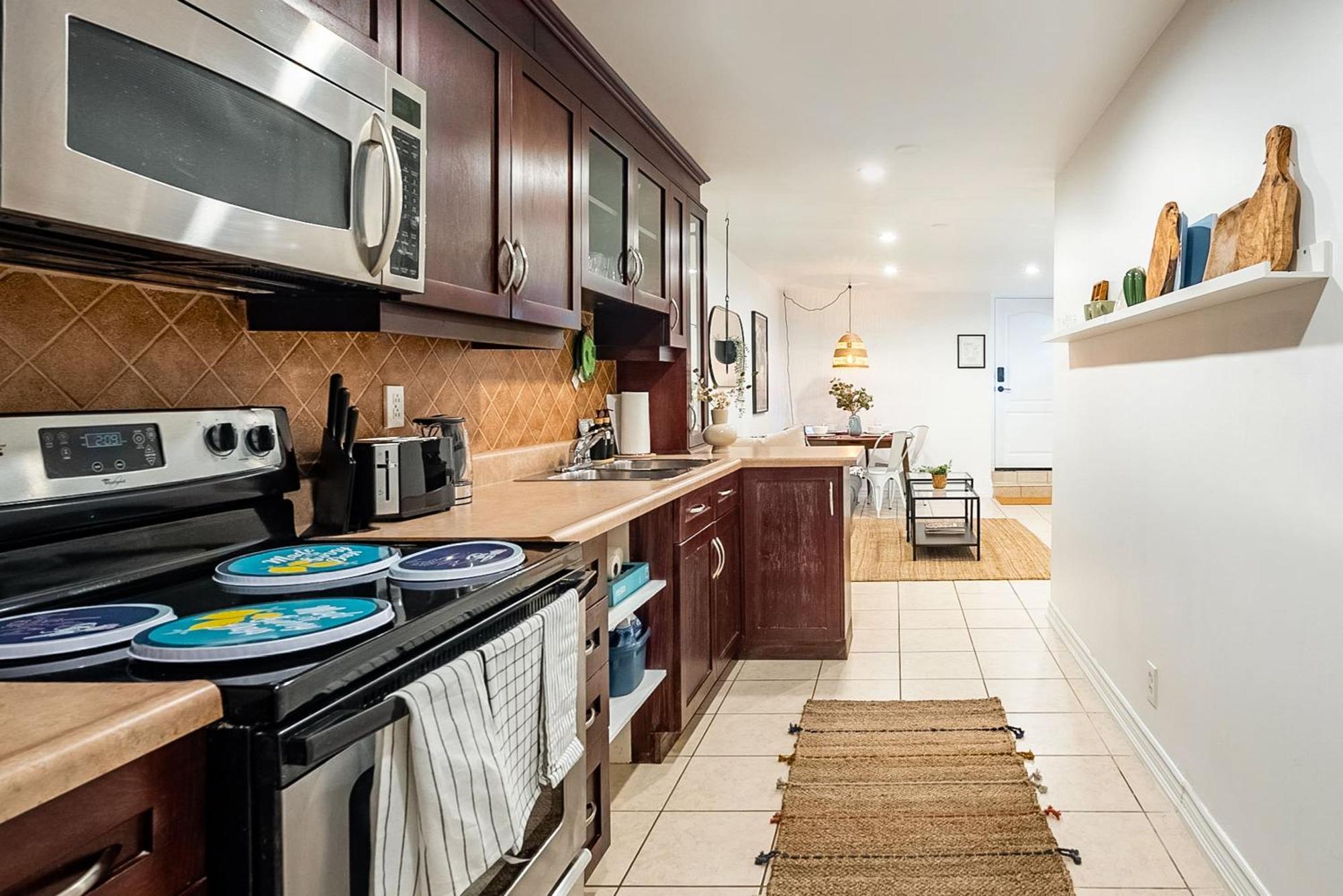 Cozy Basement With Private Patio! * Toronto