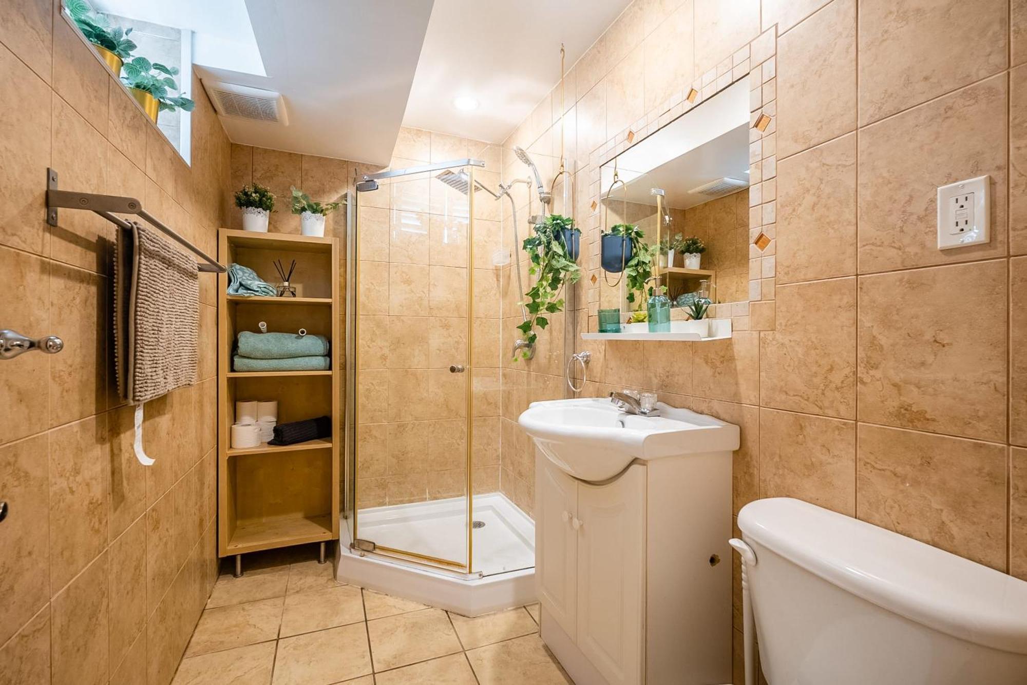 Apartment Cozy Basement With Private Patio! *