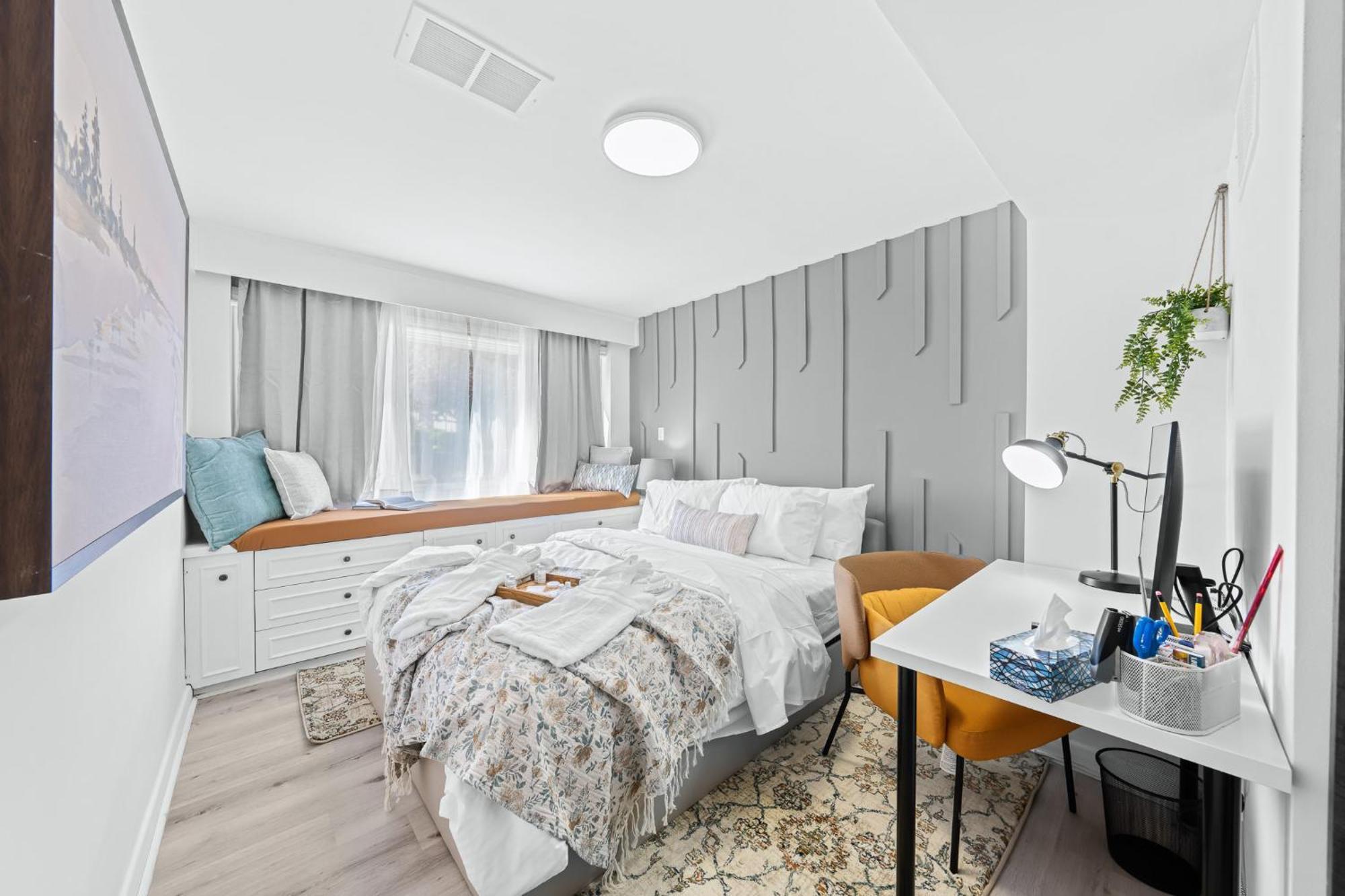Spacious Room, Parking, Smart Monitor * Toronto
