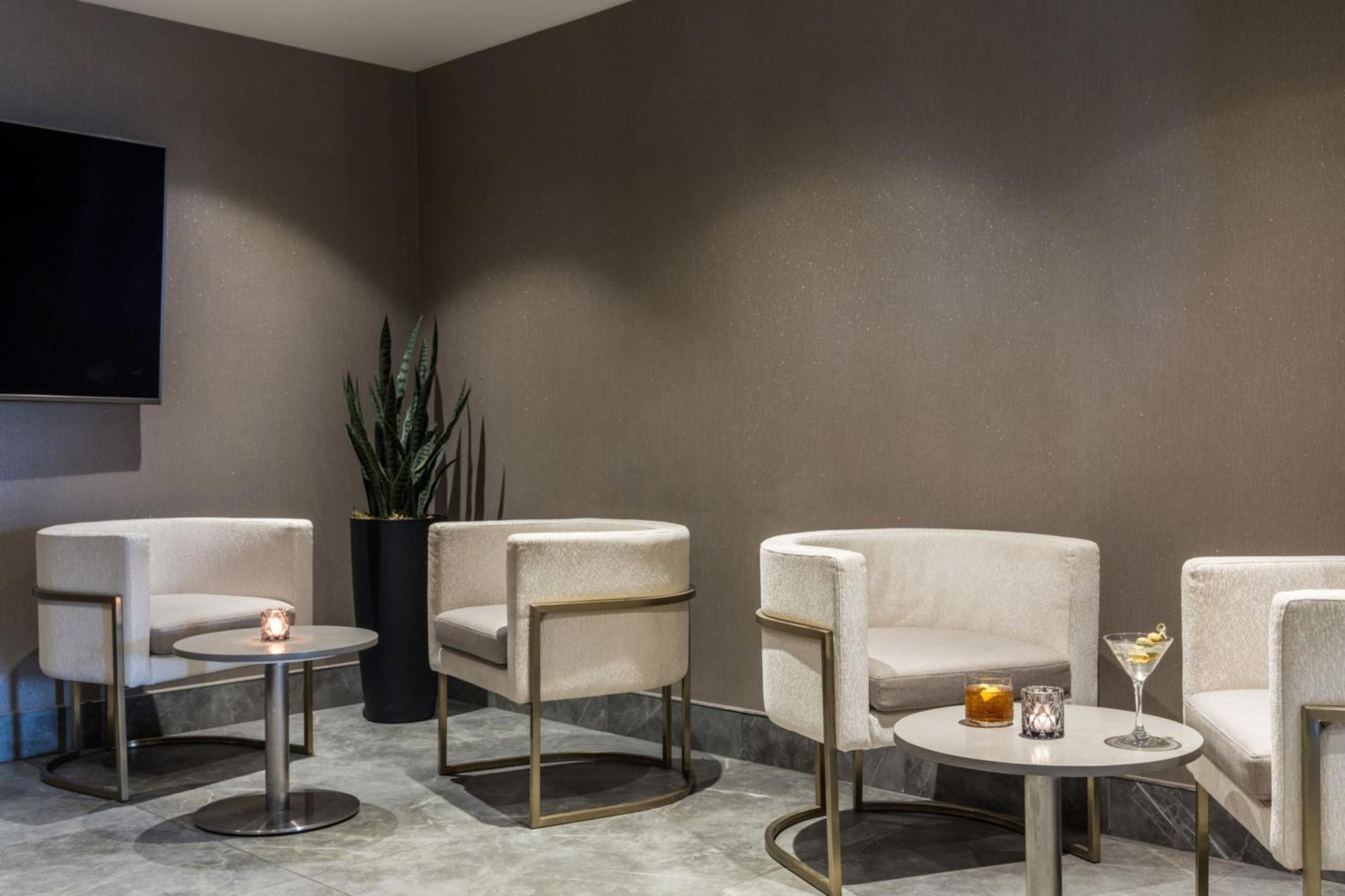 Hotel Crowne Plaza Airport By Ihg