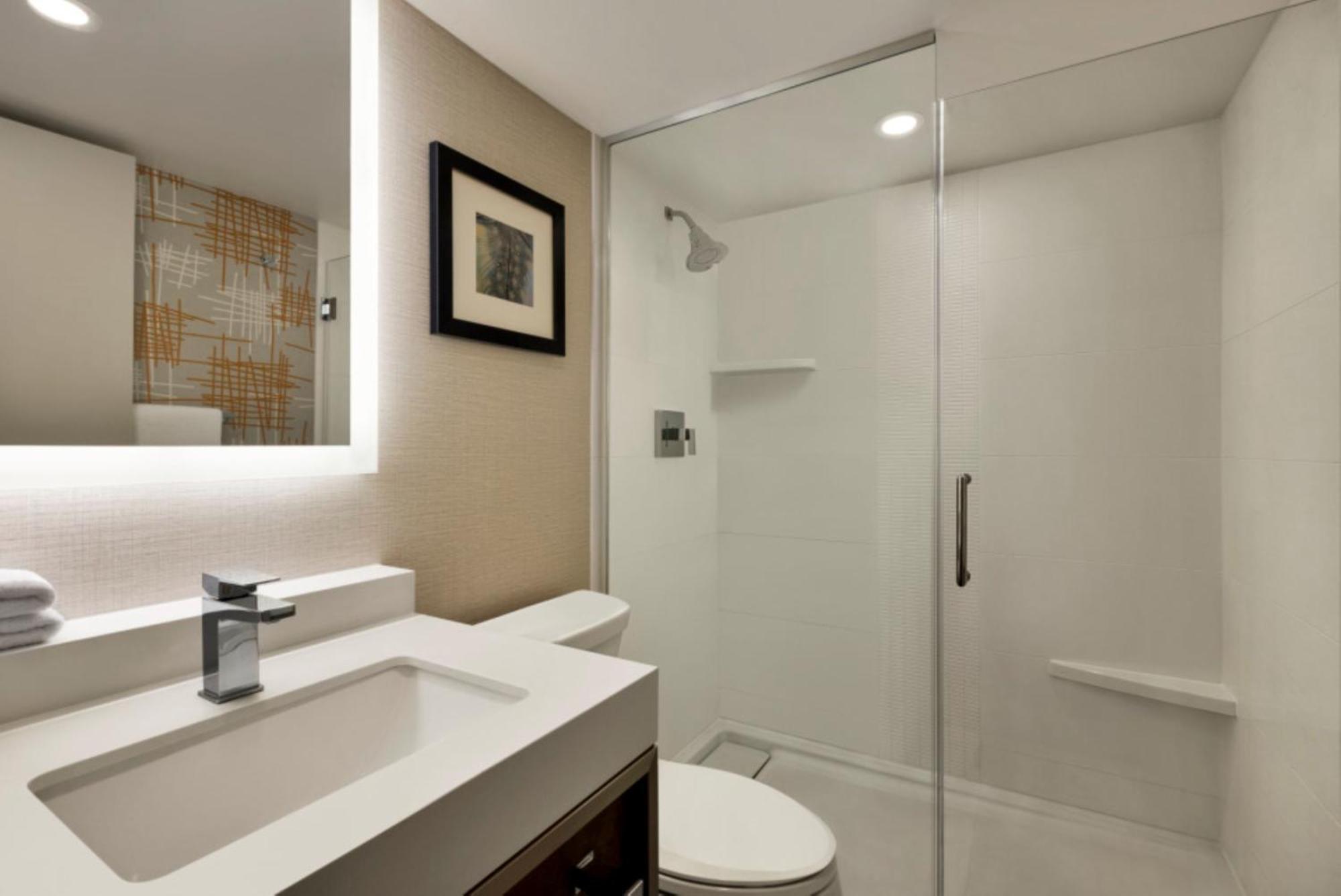 Crowne Plaza Airport By Ihg Hotel 4*