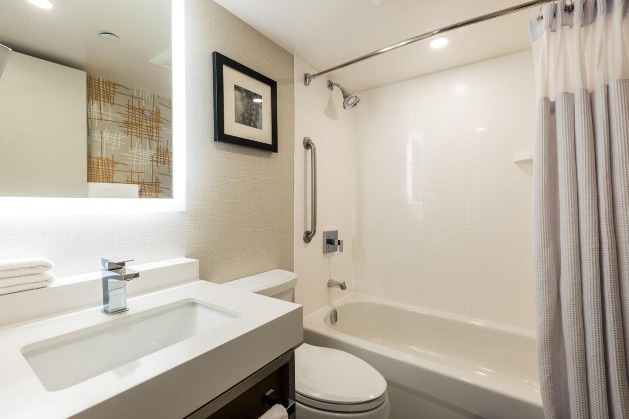 Hotel Crowne Plaza Airport By Ihg 4*