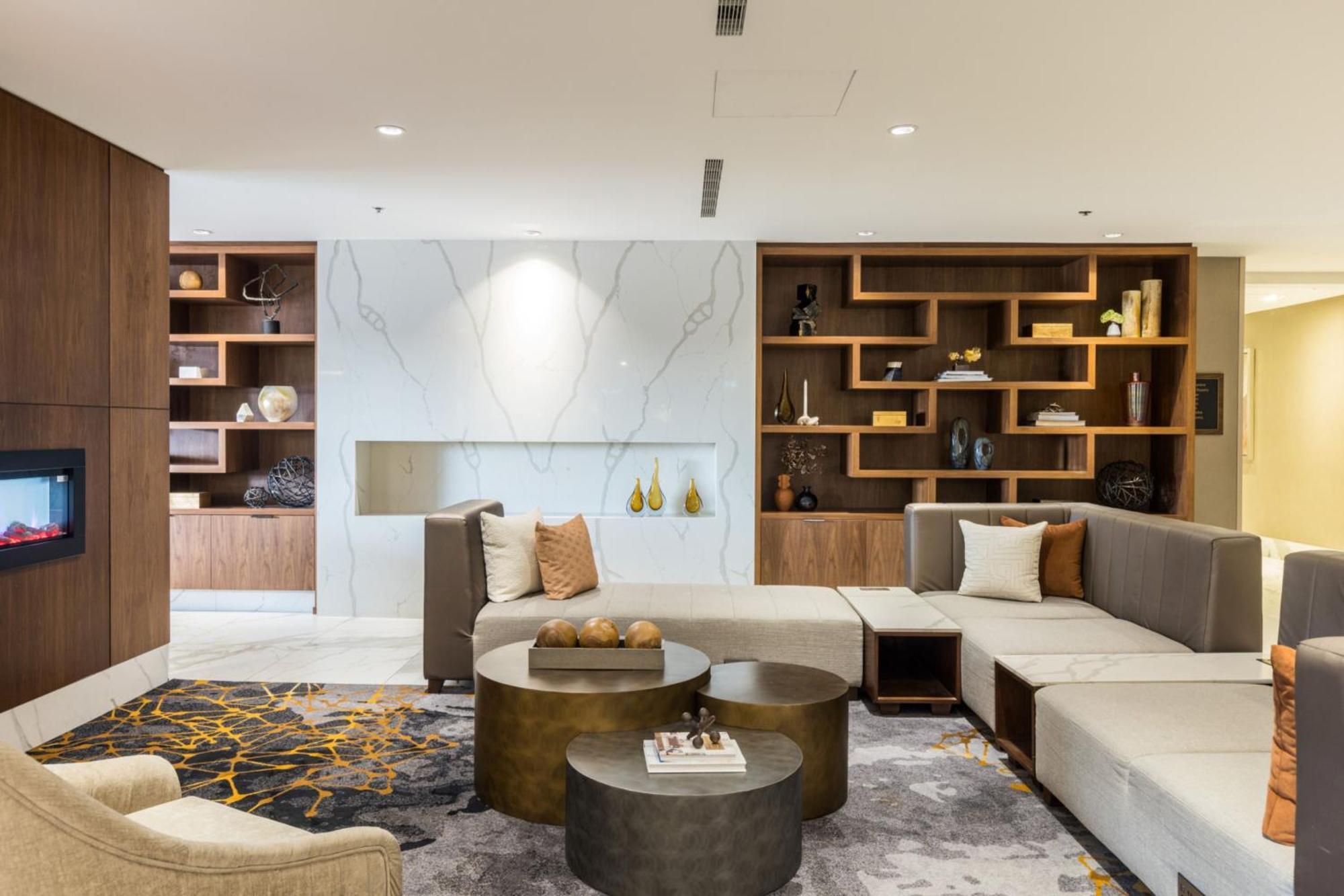 Crowne Plaza Airport By Ihg 4*