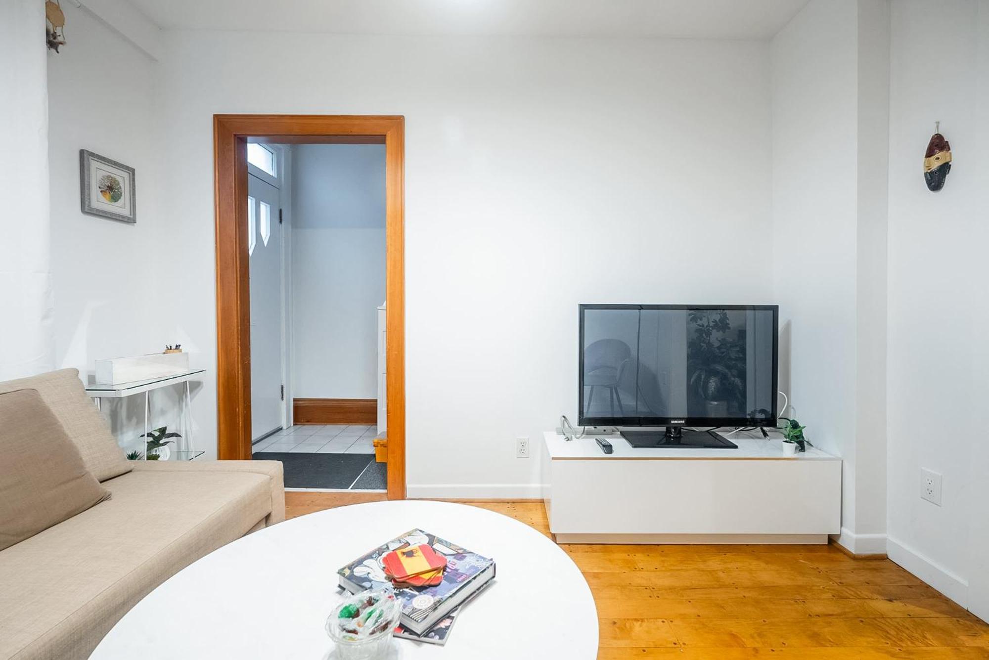 Modern Townhome 3br-double Bed Near Christie Pits Park Holiday home Toronto