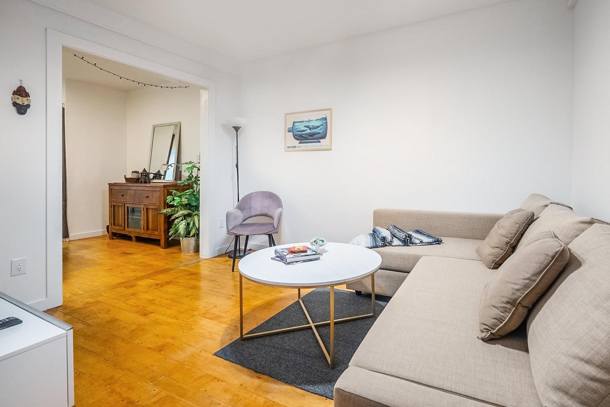 Modern Townhome 3br-double Bed Near Christie Pits Park Holiday home Toronto