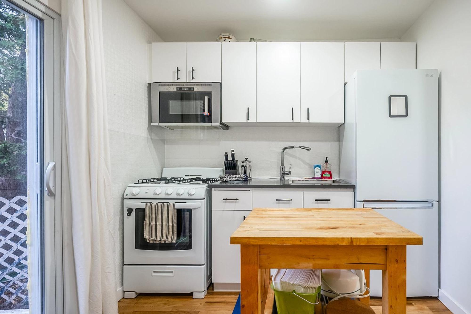 Modern Townhome 3br-double Bed Near Christie Pits Park *