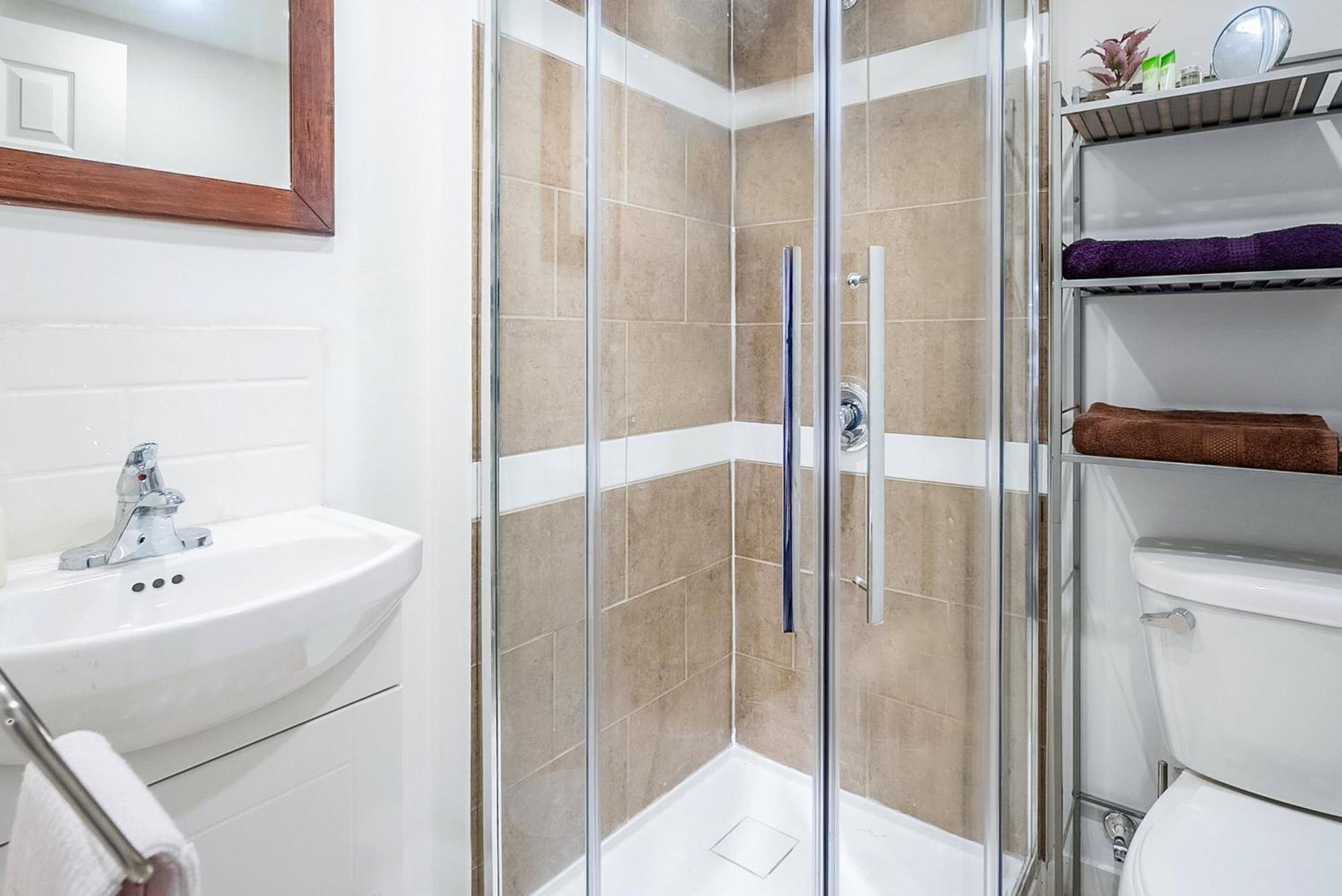 Modern Townhome 3br-double Bed Near Christie Pits Park * Toronto
