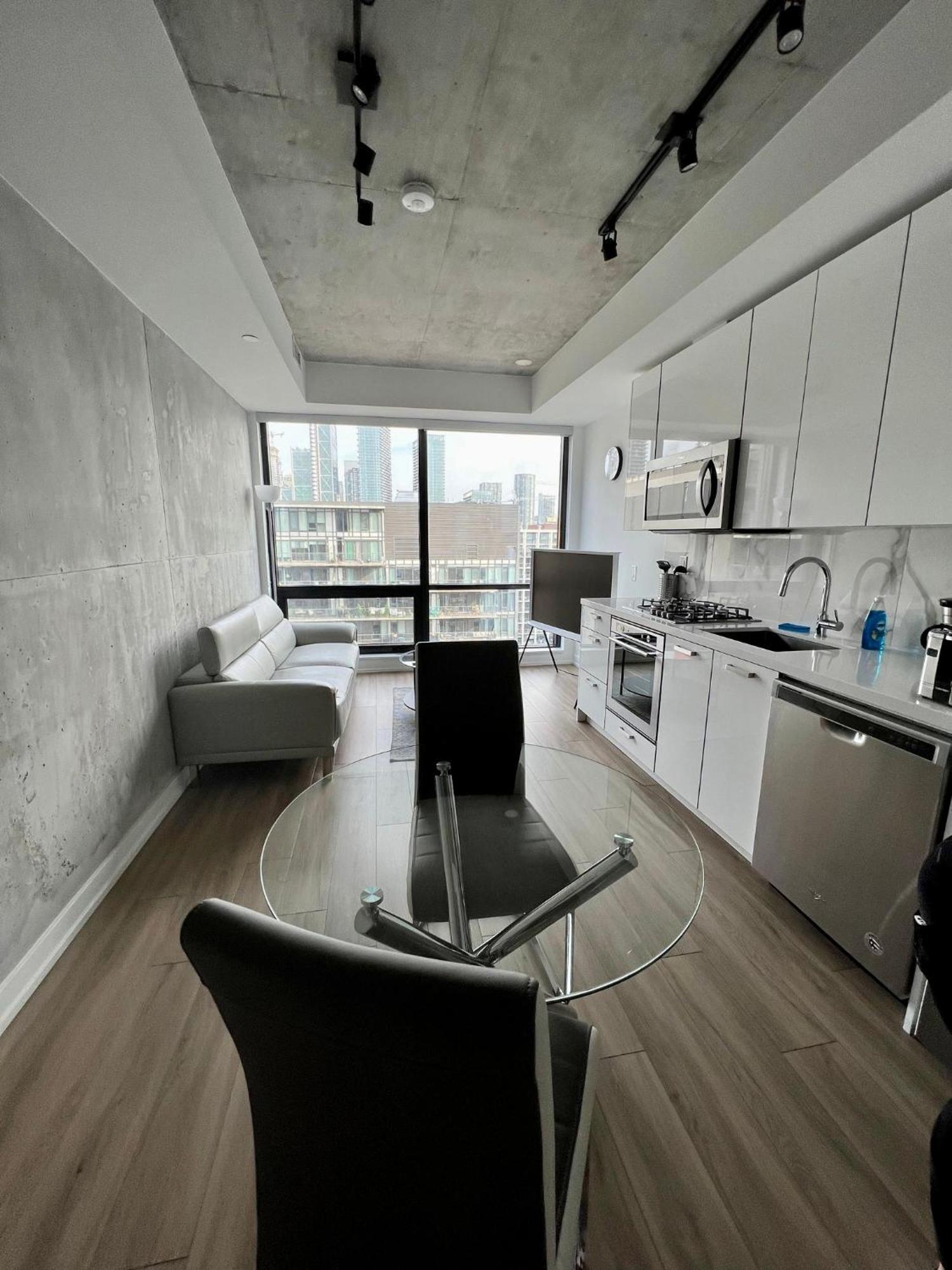 Stunning Open Layout Loft In Perfect Location *