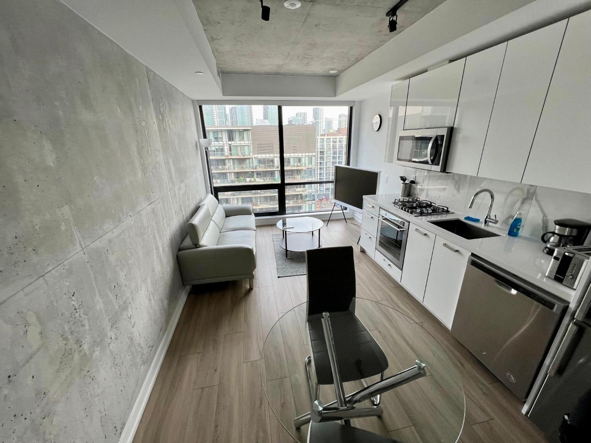 Stunning Open Layout Loft In Perfect Location Apartment Toronto