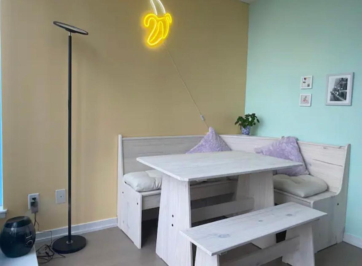 Bright 1br W Large Terrace - Entertainment District Apartment *
