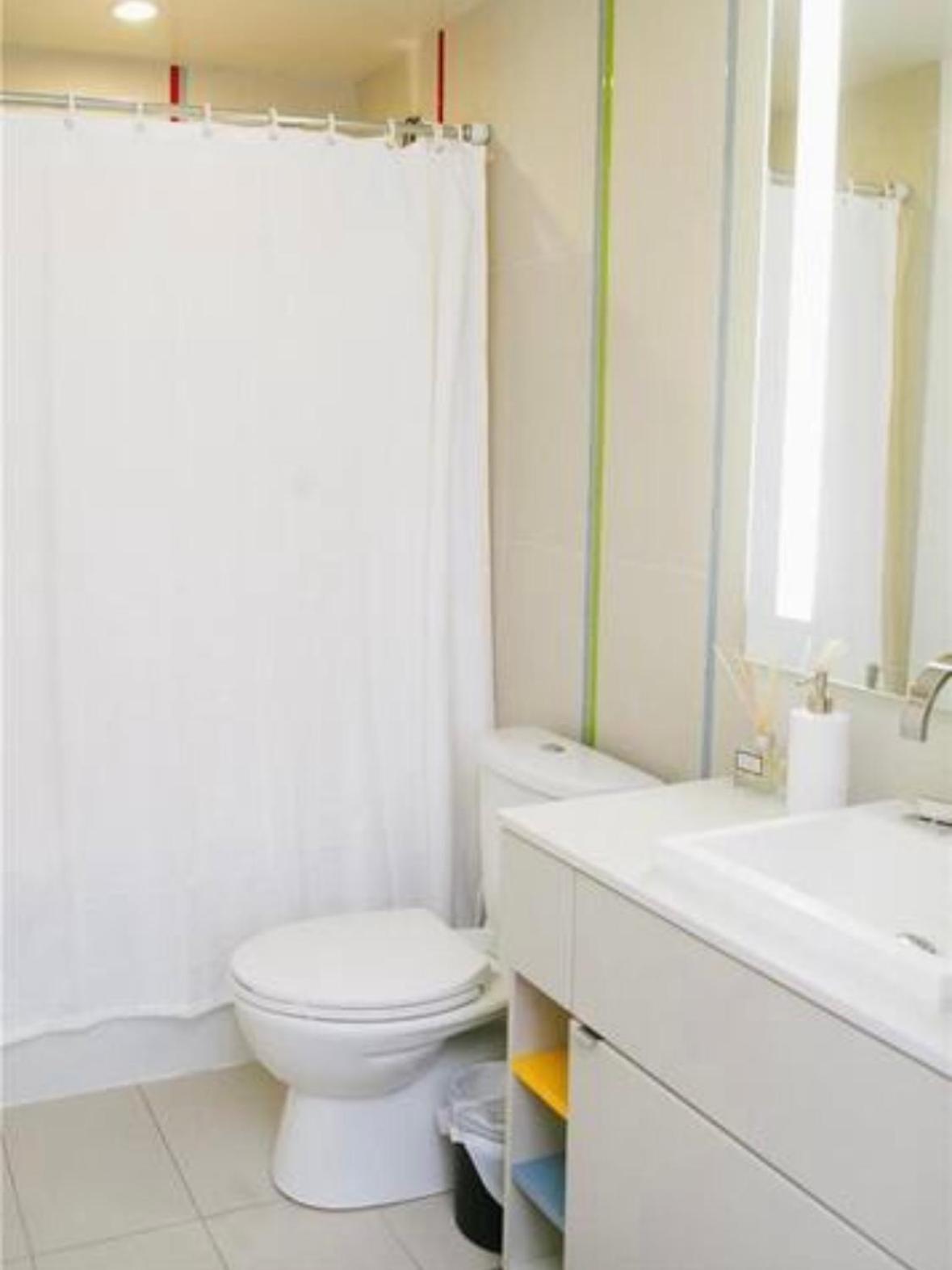 Bright 1br W Large Terrace - Entertainment District