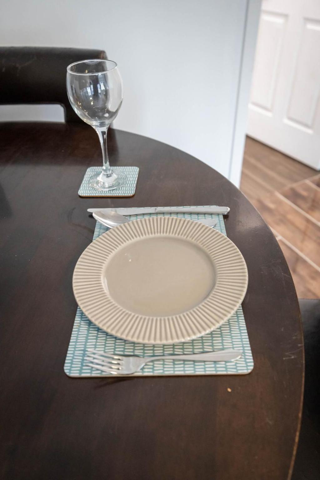 Hidden Gem W/ Free Parking Apartment