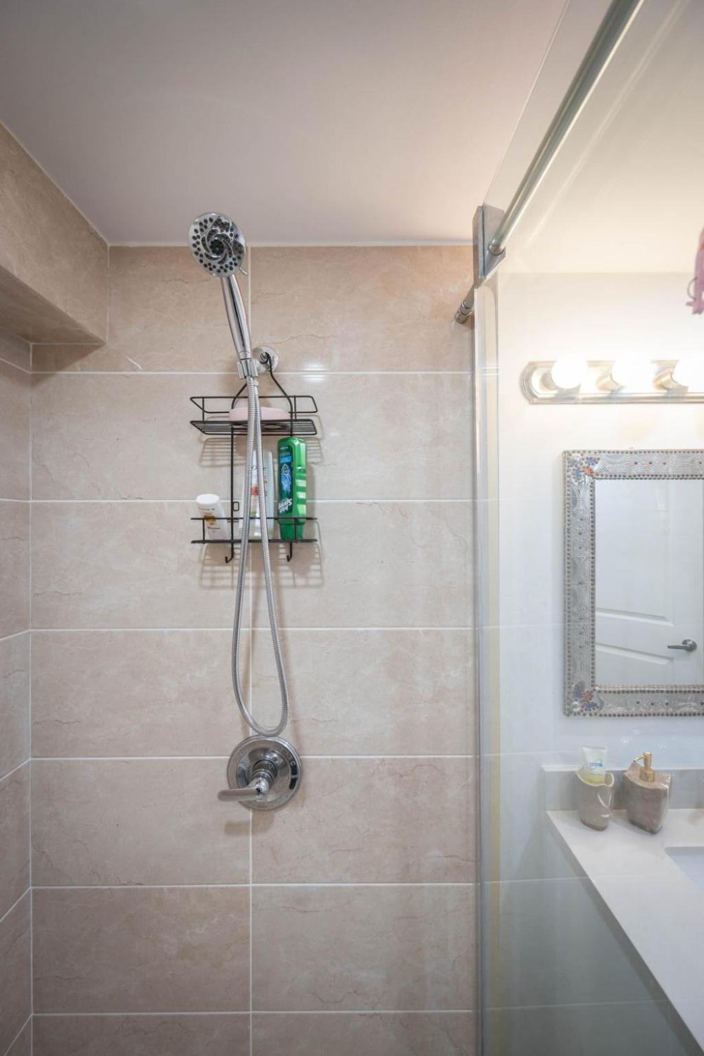Apartment Hidden Gem W/ Free Parking *