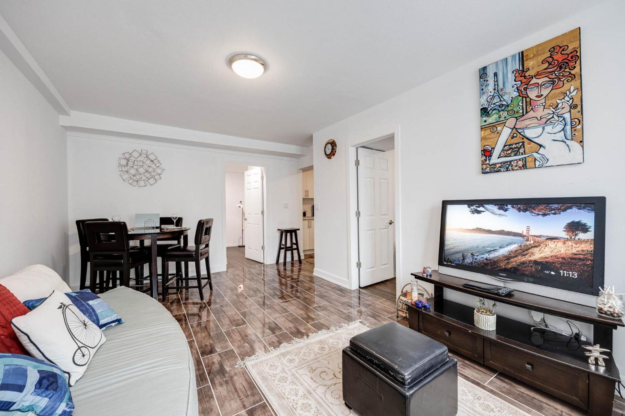 Hidden Gem W/ Free Parking Apartment
