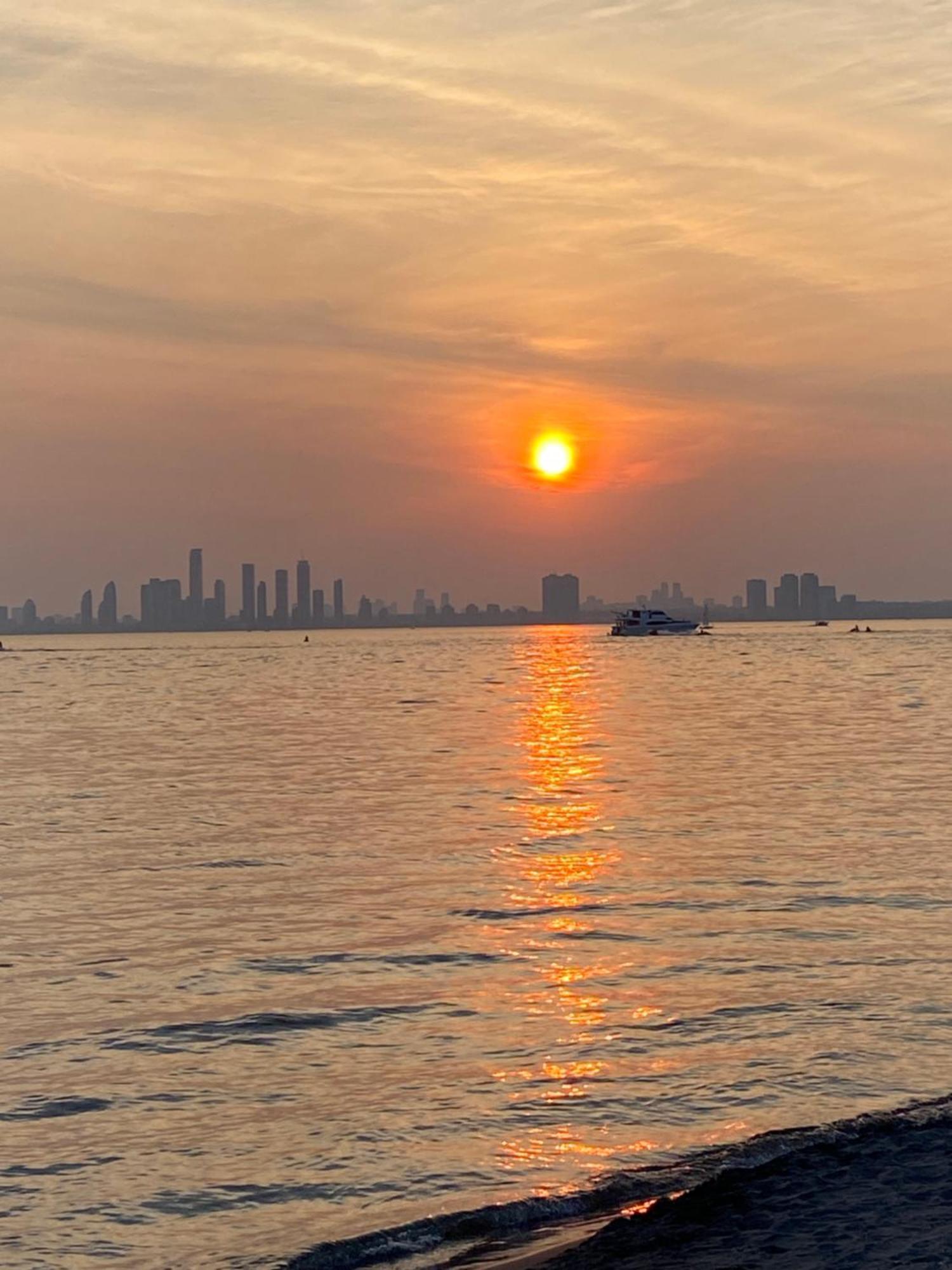 Apartment Lakeside Haven: Harbourfront With Million-dollar Views *