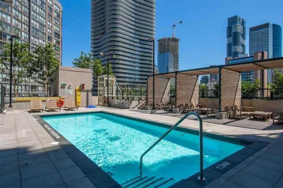 Apartment The Royal Nest In Downtown Toronto! *