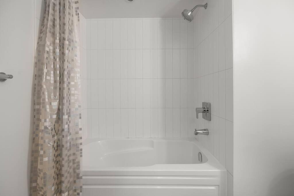 The Royal Nest In Downtown Toronto! Apartment