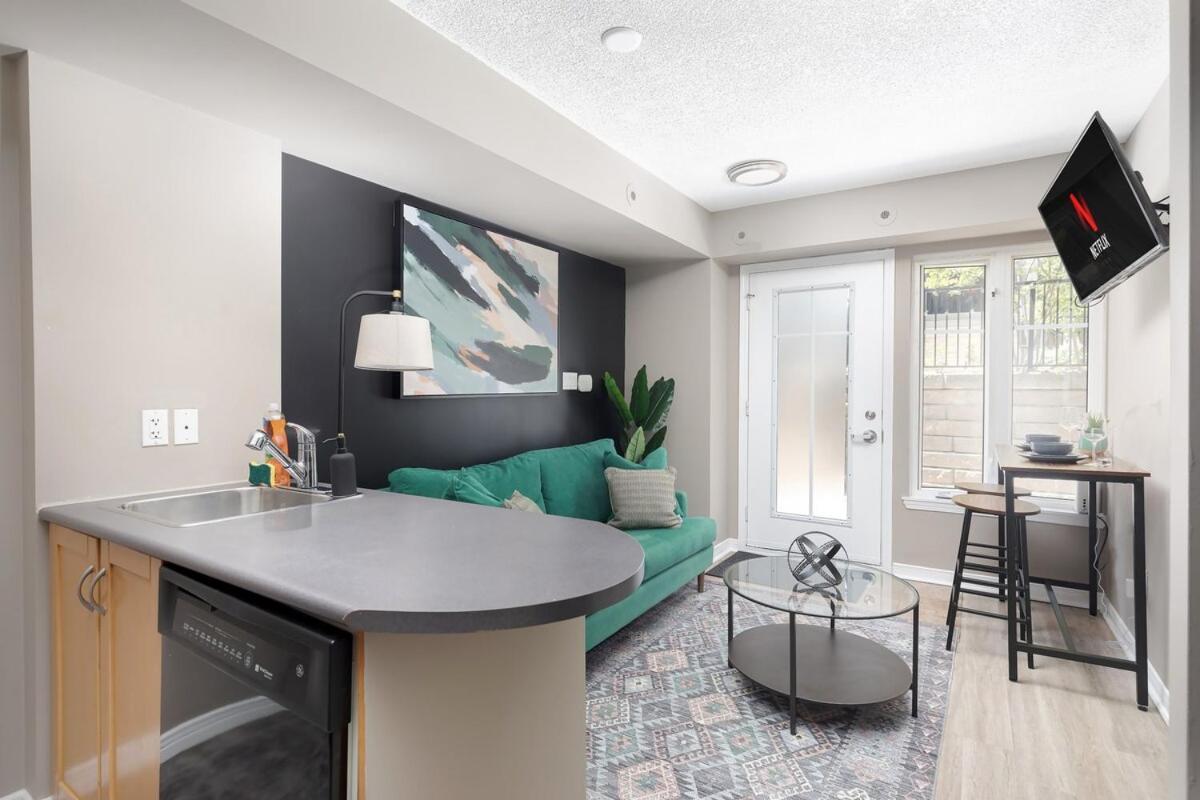 Lakeside Haven - Cozy Townhome In Liberty Village Holiday home Toronto