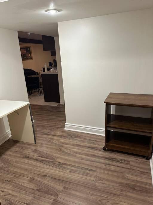 1-br Basement: Ttc/subway Access Toronto