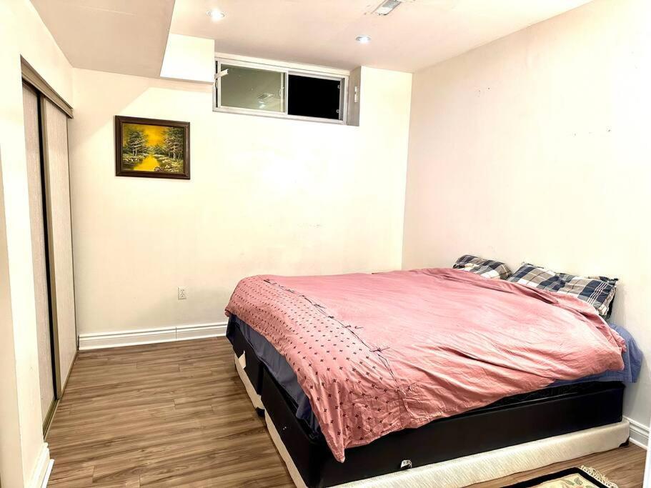 1-br Basement: Ttc/subway Access Apartment *