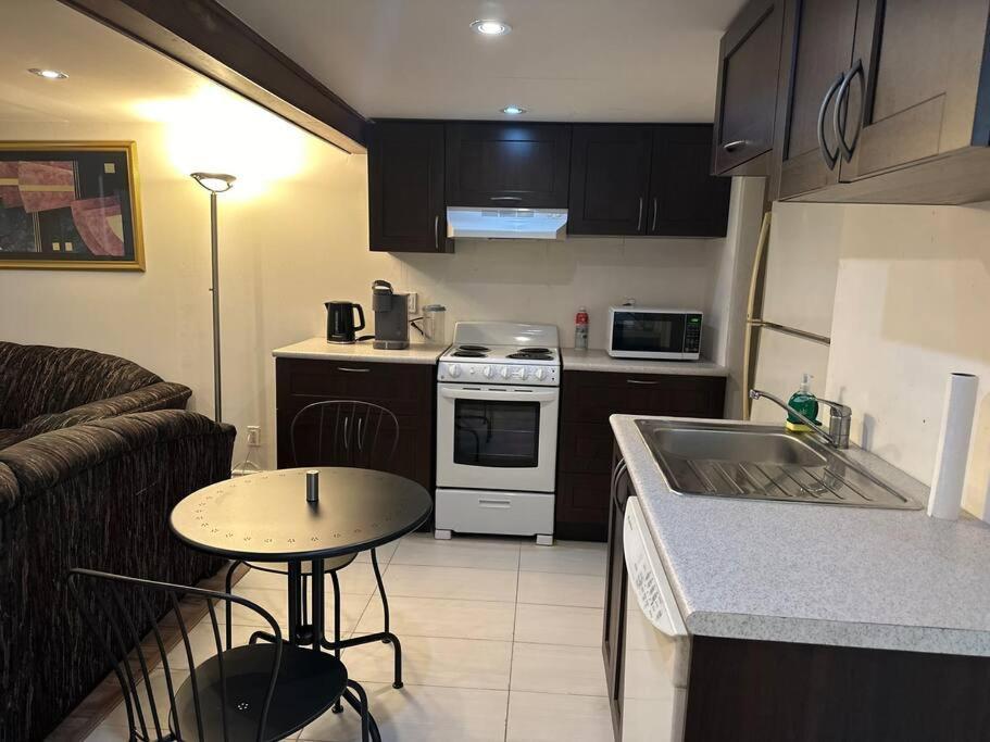 Apartment 1-br Basement: Ttc/subway Access Toronto