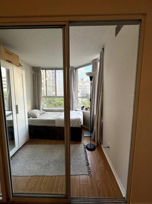 Location In Downtown- Walking To Eaton Centre, Nathan Phillips Square, Yonge-dundas, Ikea,transit Apartment *