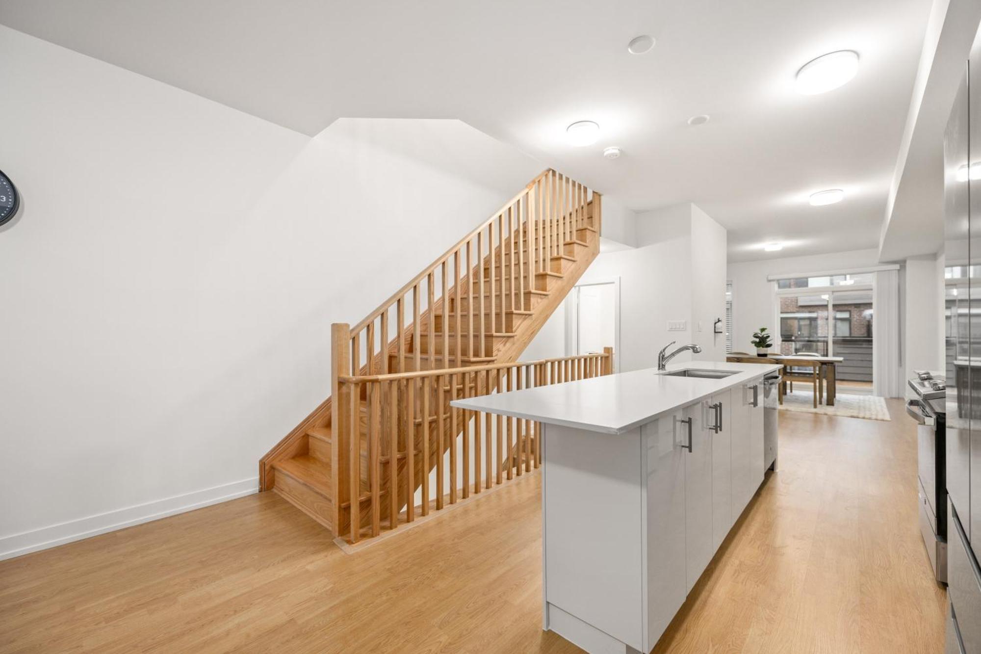 Pine Brandnew Private With Shared Bathroom In On Canada *
