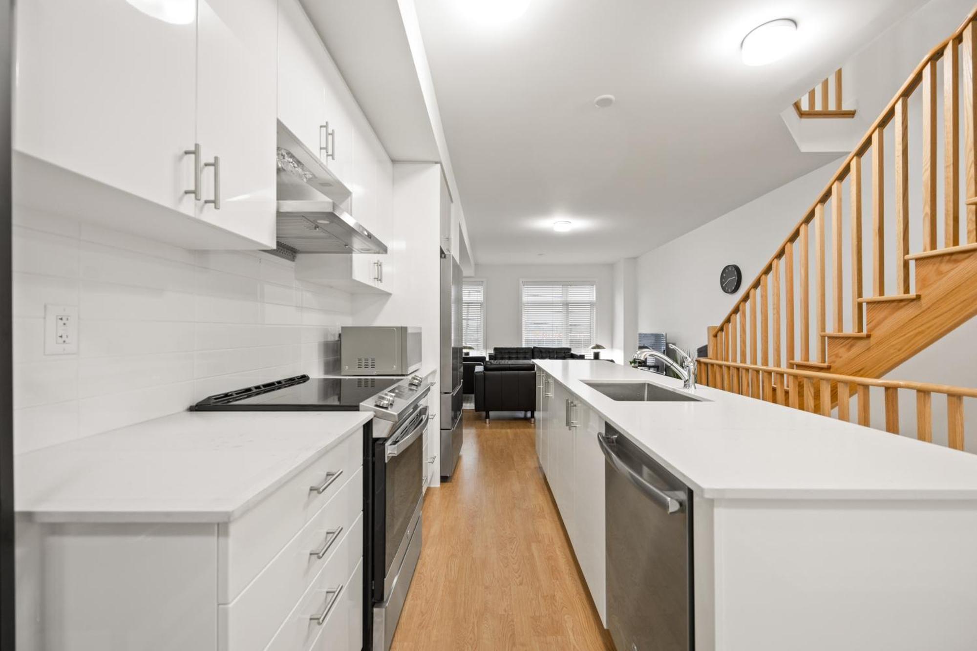 Pine Brandnew Private With Shared Bathroom In On Canada Guest house *