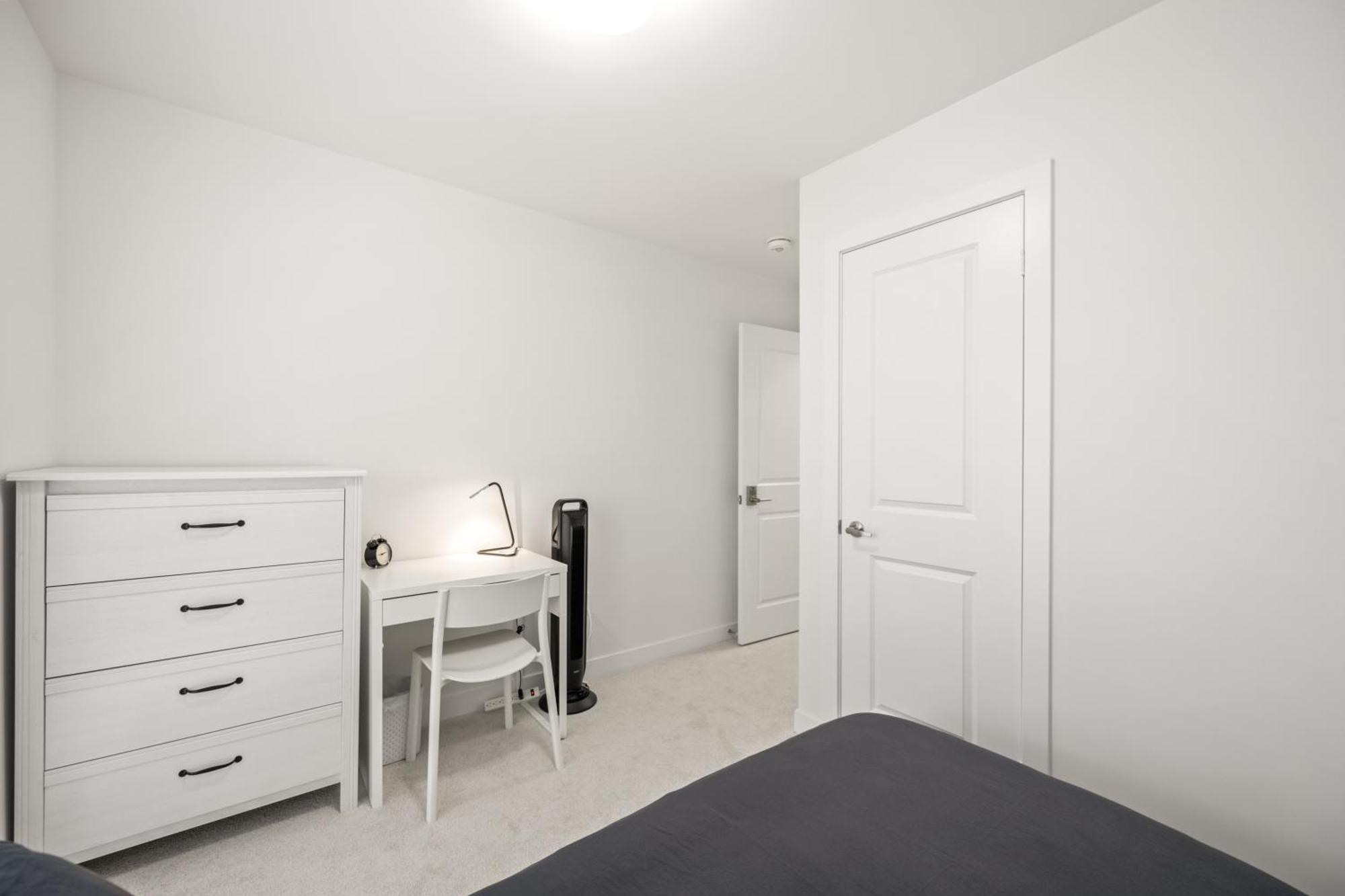 Guest house Pine Brandnew Private With Shared Bathroom In On Canada *