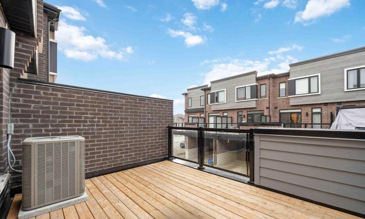 Pine Brandnew Private With Shared Bathroom In On Canada