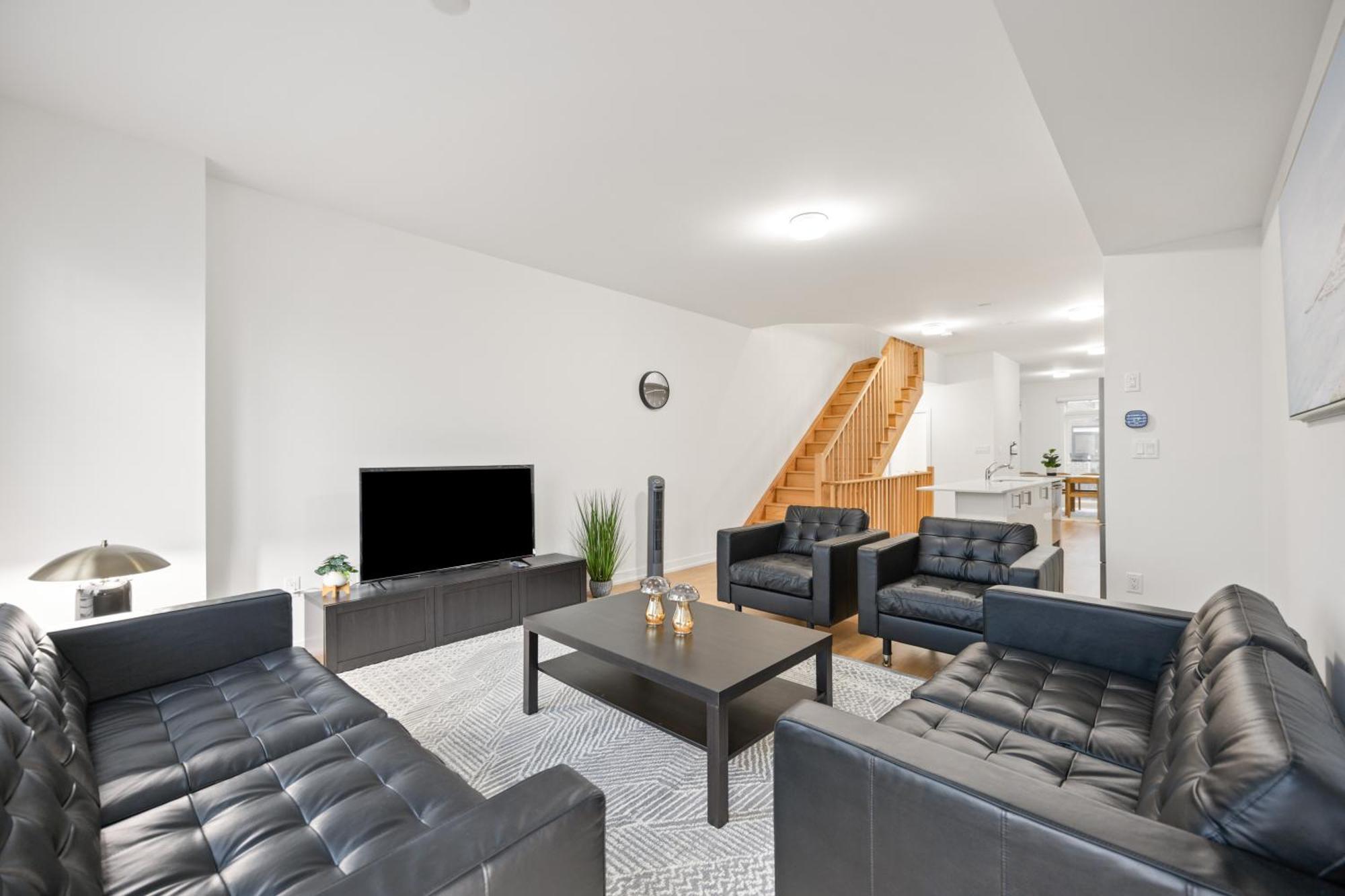 Pine Brandnew Private With Shared Bathroom In On Canada Toronto