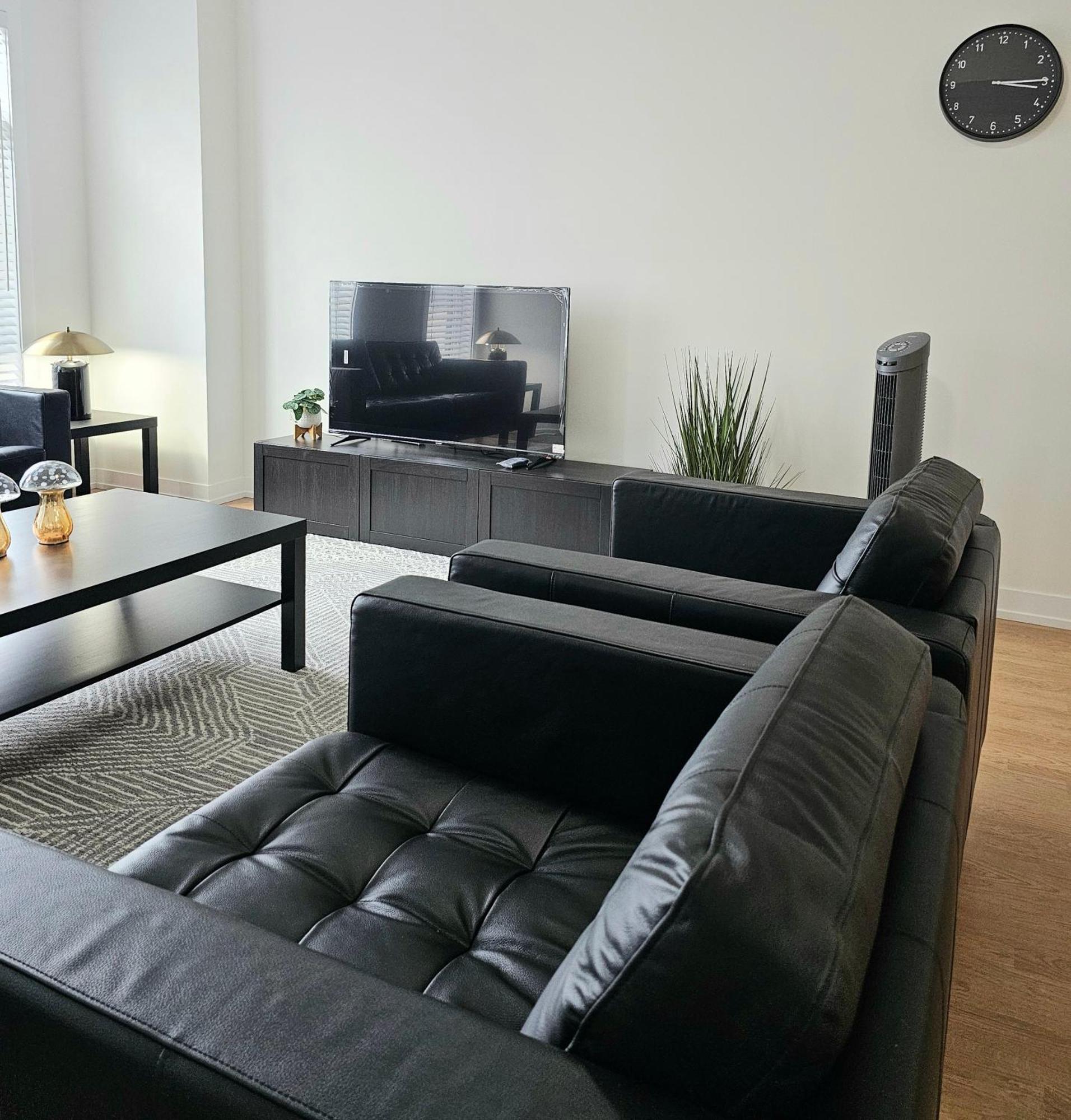 Guest house Pine Brandnew Private With Shared Bathroom In On Canada *