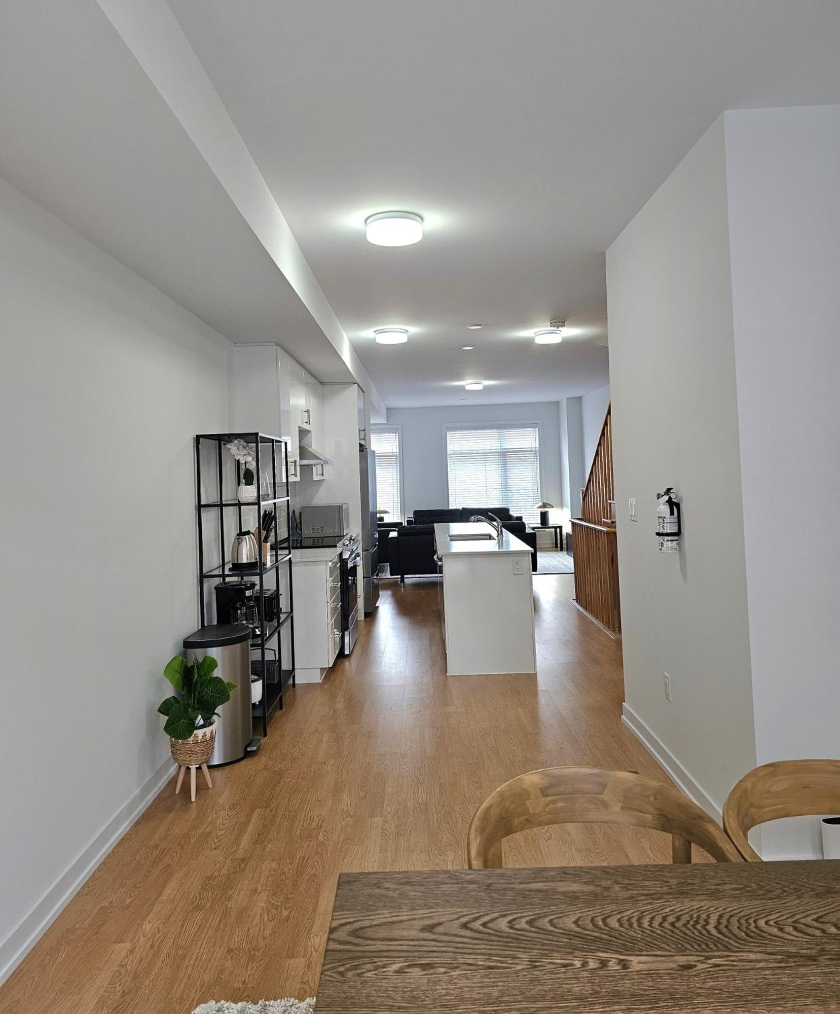 Pine Brandnew Private With Shared Bathroom In On Canada Guest house Toronto