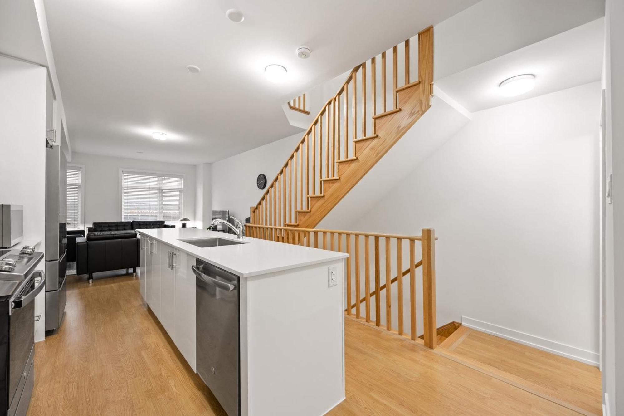 Pine Brandnew Private With Shared Bathroom In On Canada Guest house *