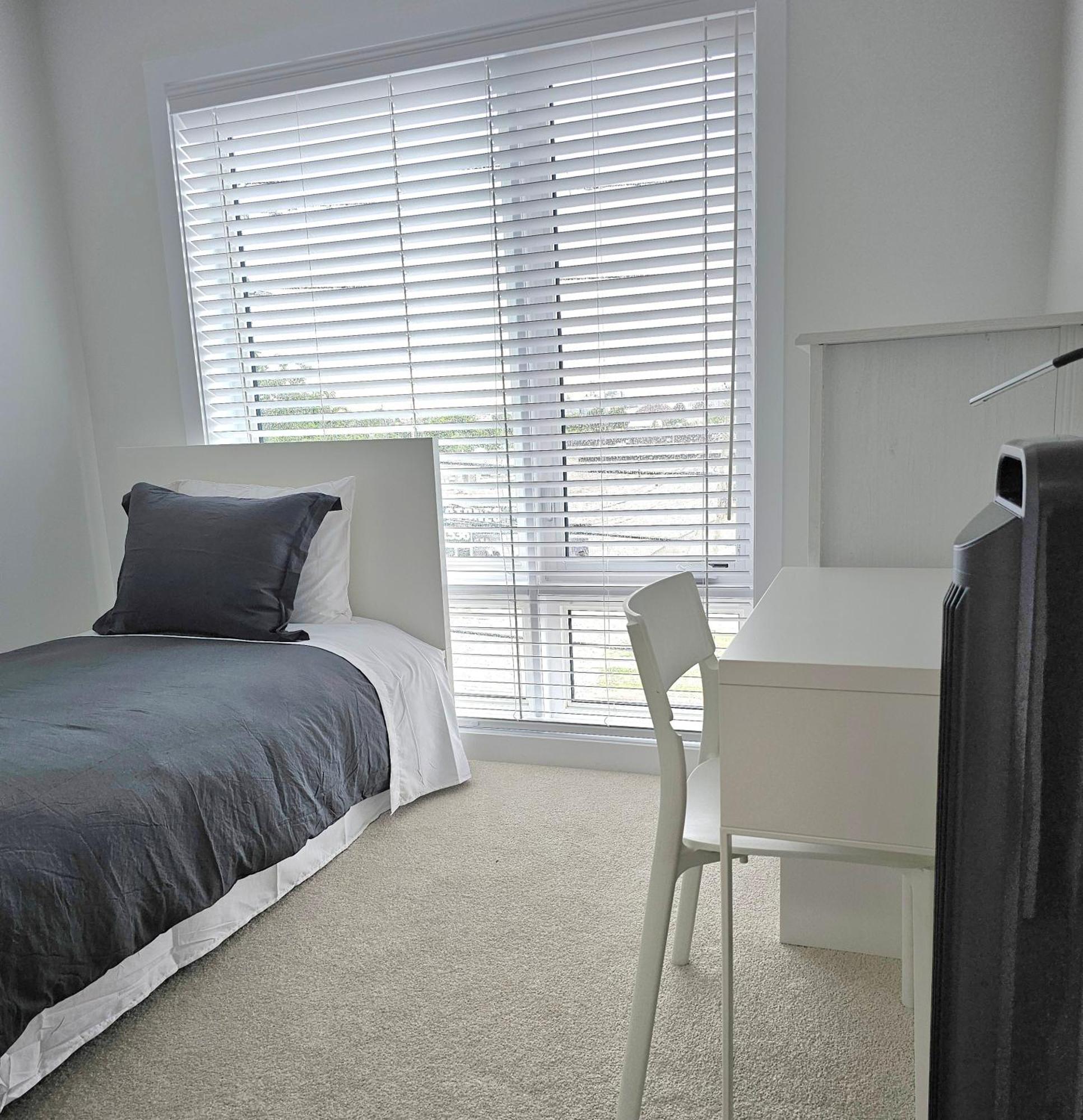 Pine Brandnew Private With Shared Bathroom In On Canada