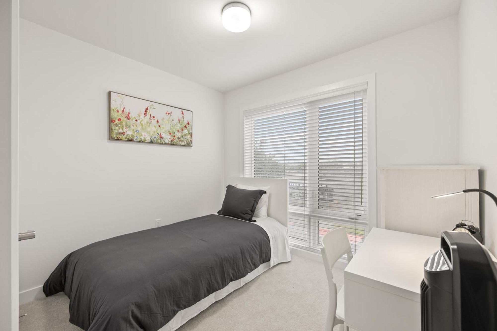 Pine Brandnew Private With Shared Bathroom In On Canada Guest house *