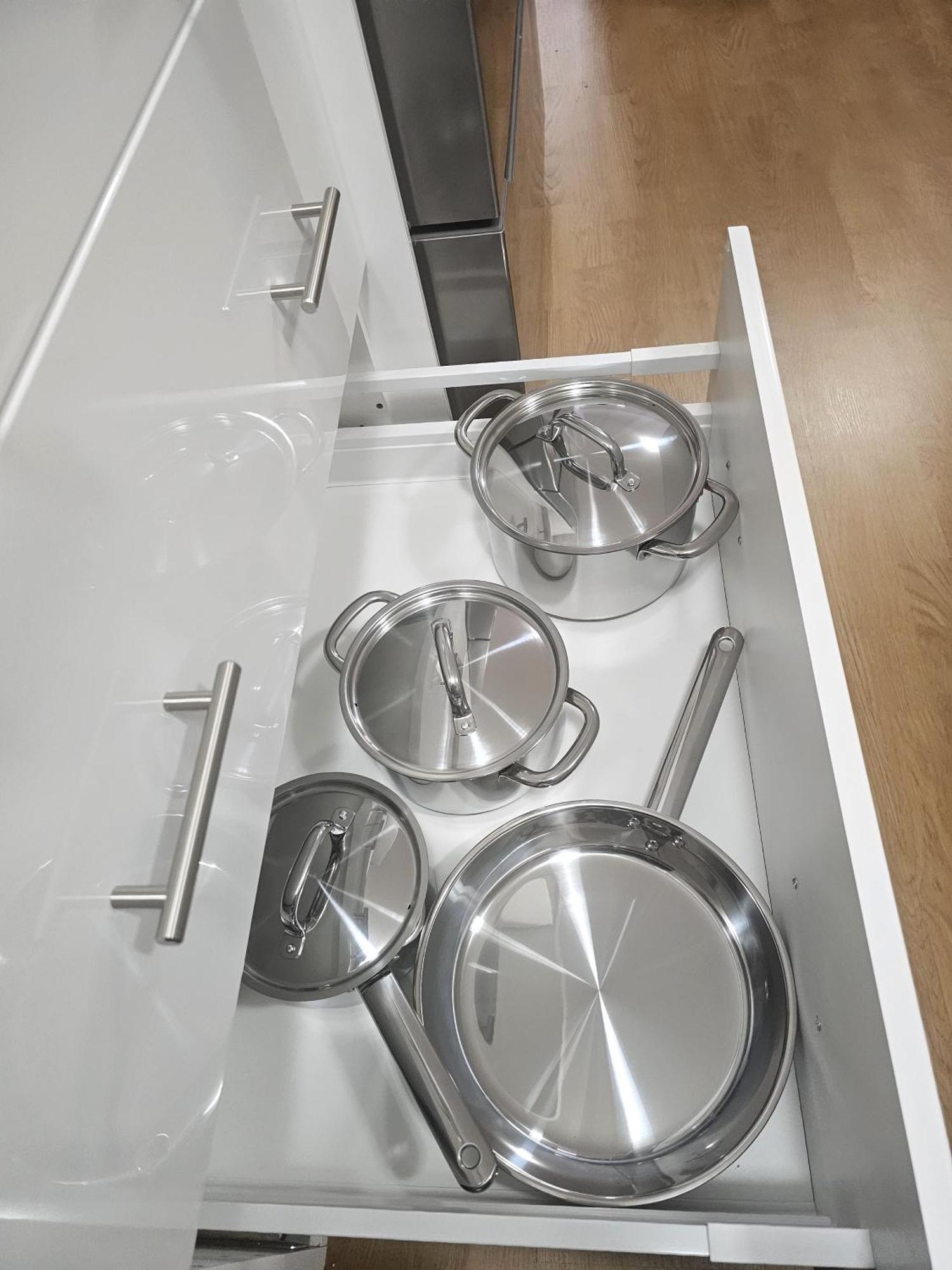 Pine Brandnew Private With Shared Bathroom In On Canada Toronto