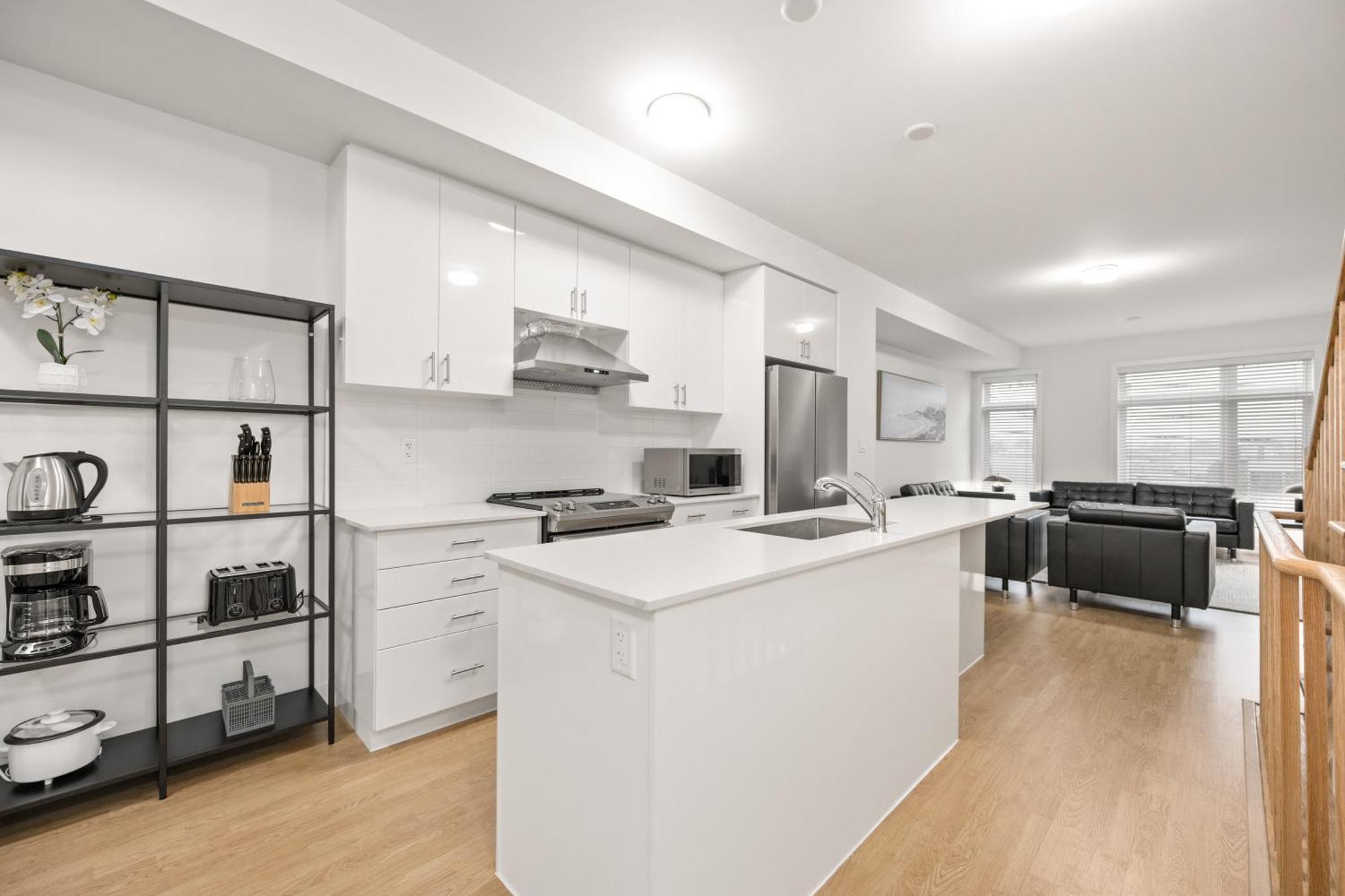 Pine Brandnew Private With Shared Bathroom In On Canada Guest house