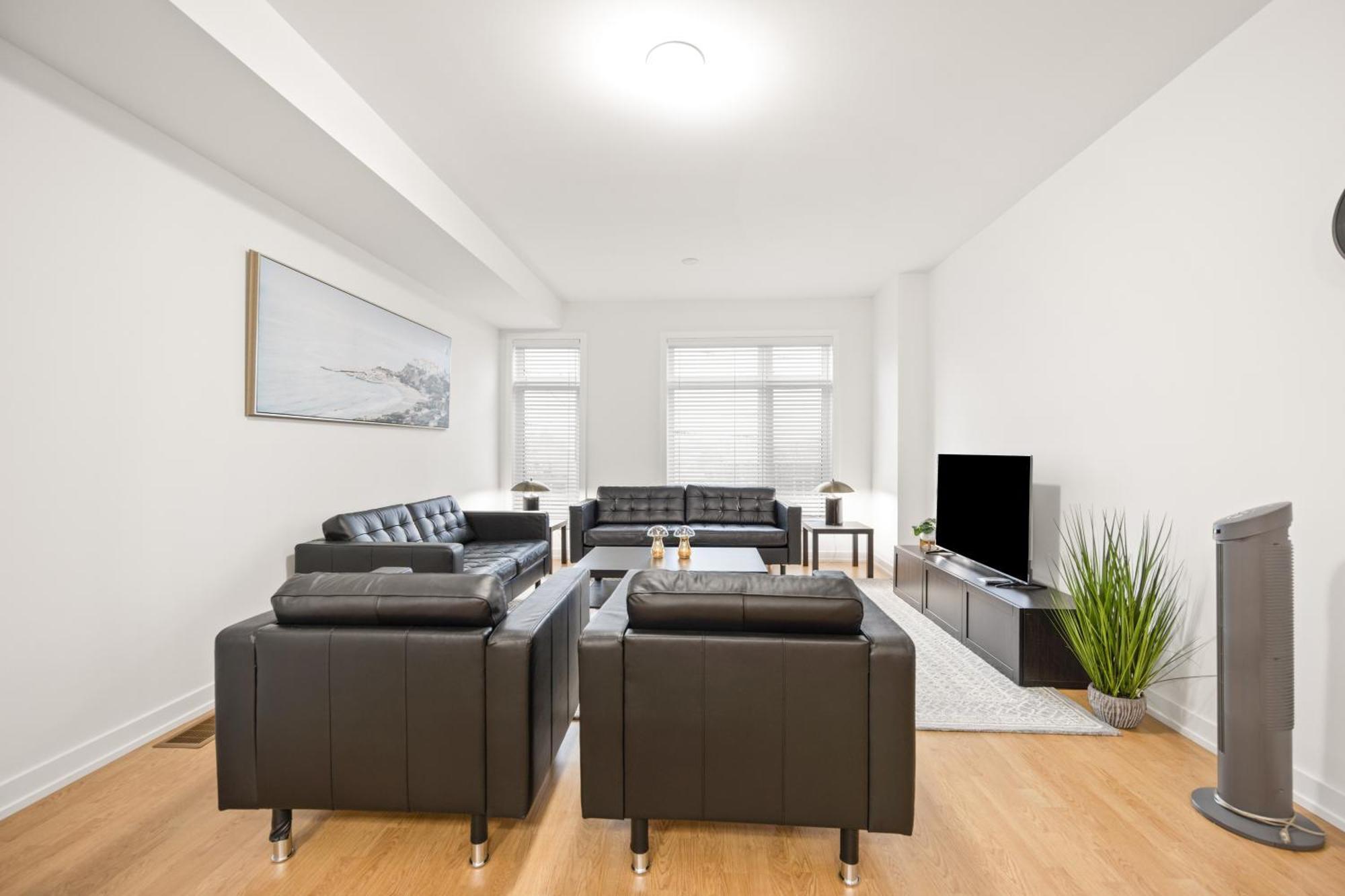 Pine Brandnew Private With Shared Bathroom In On Canada