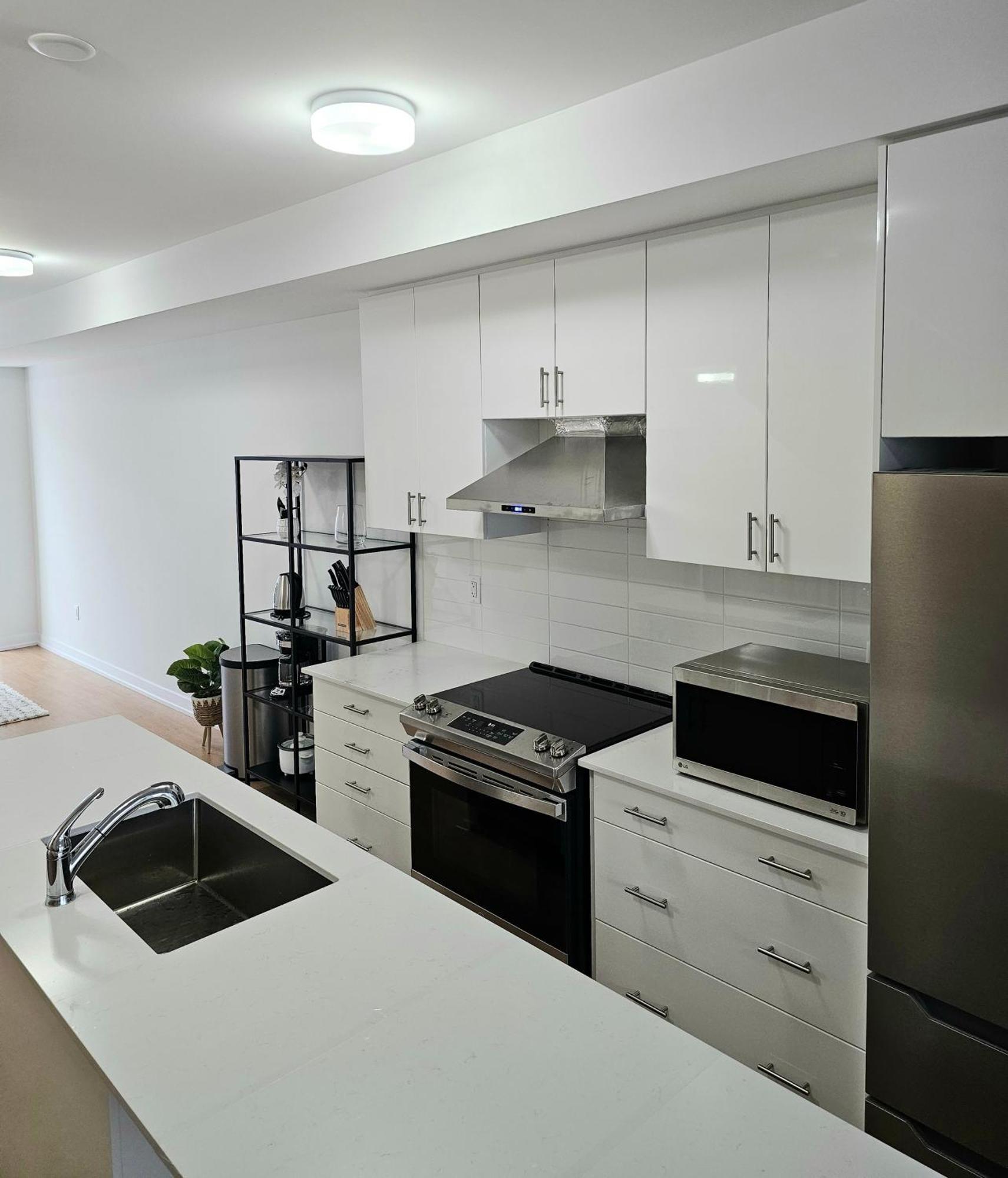 Pine Brandnew Private With Shared Bathroom In On Canada *
