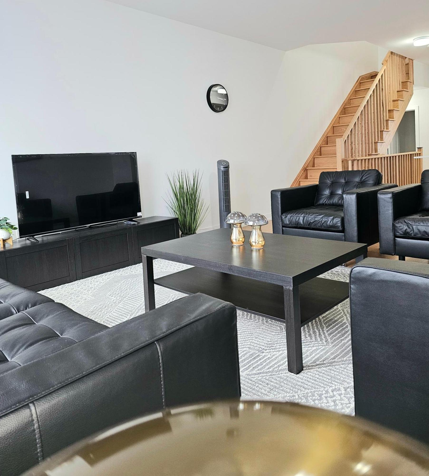 Pine Brandnew Private With Shared Bathroom In On Canada Guest house *