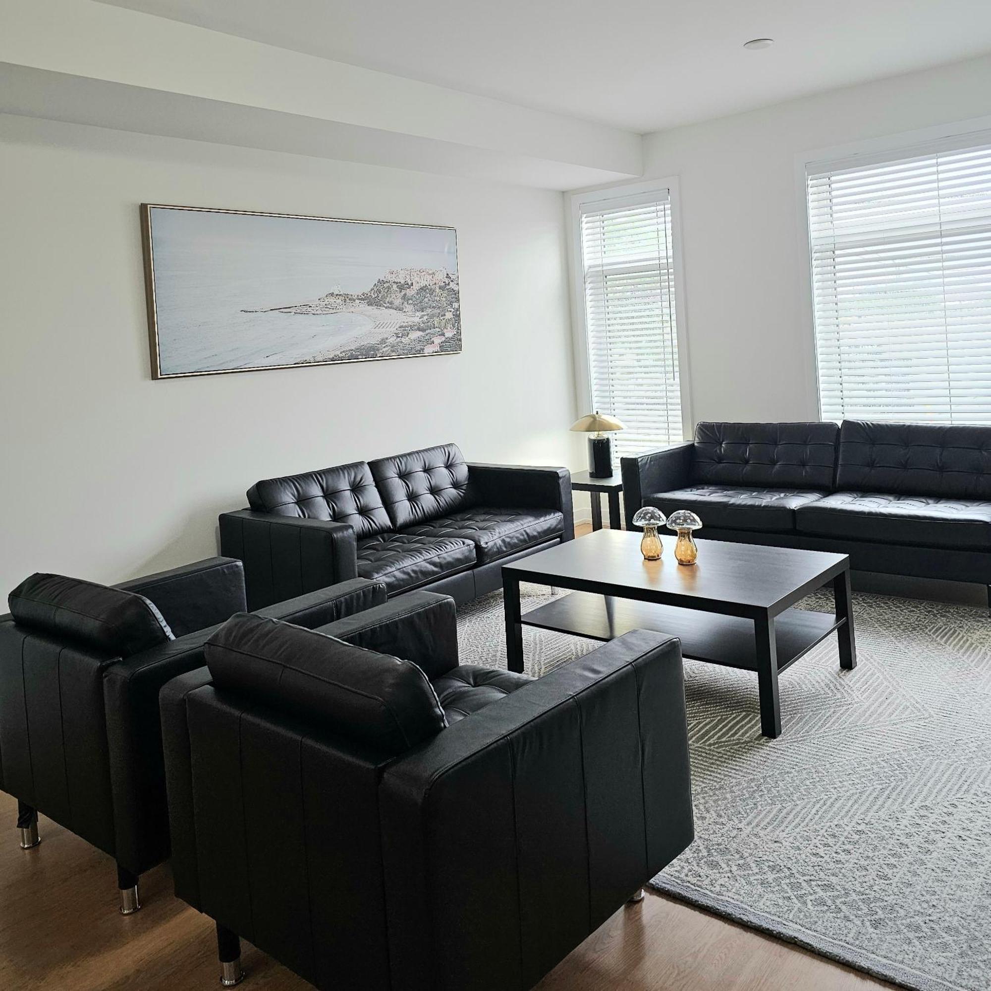 Pine Brandnew Private With Shared Bathroom In On Canada Guest house Toronto