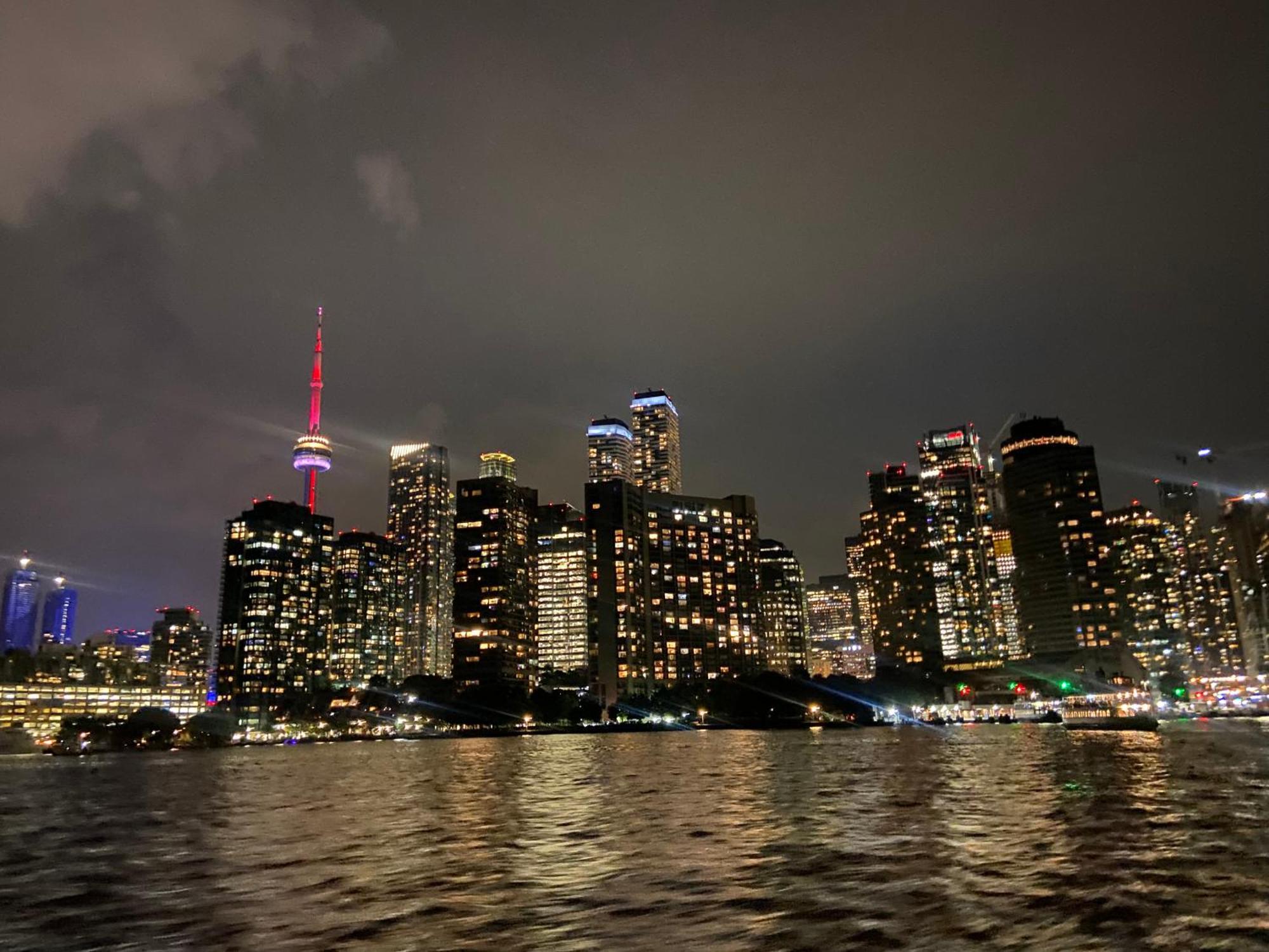 Apartment Lakeside Haven: Harbourfront With Million-dollar Views *