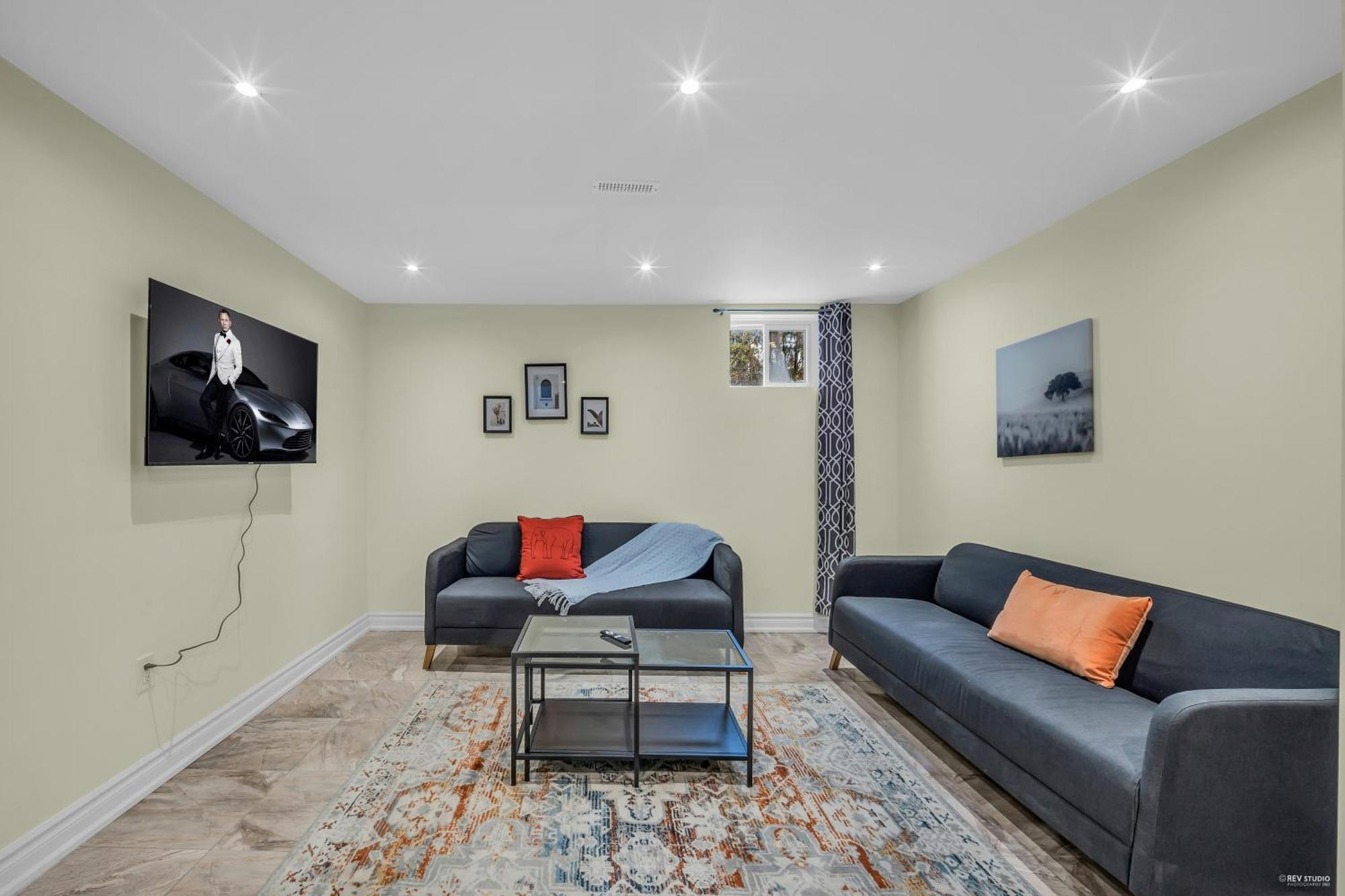Luxury Renovated House In Prime Location With Parking Apartment *
