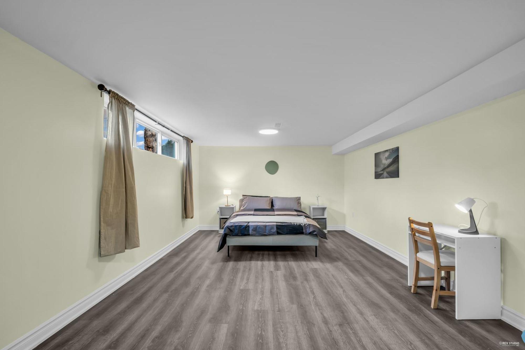 Luxury Renovated House In Prime Location With Parking *
