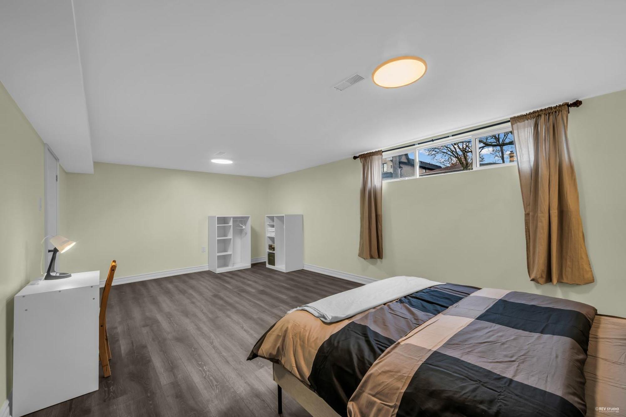Luxury Renovated House In Prime Location With Parking