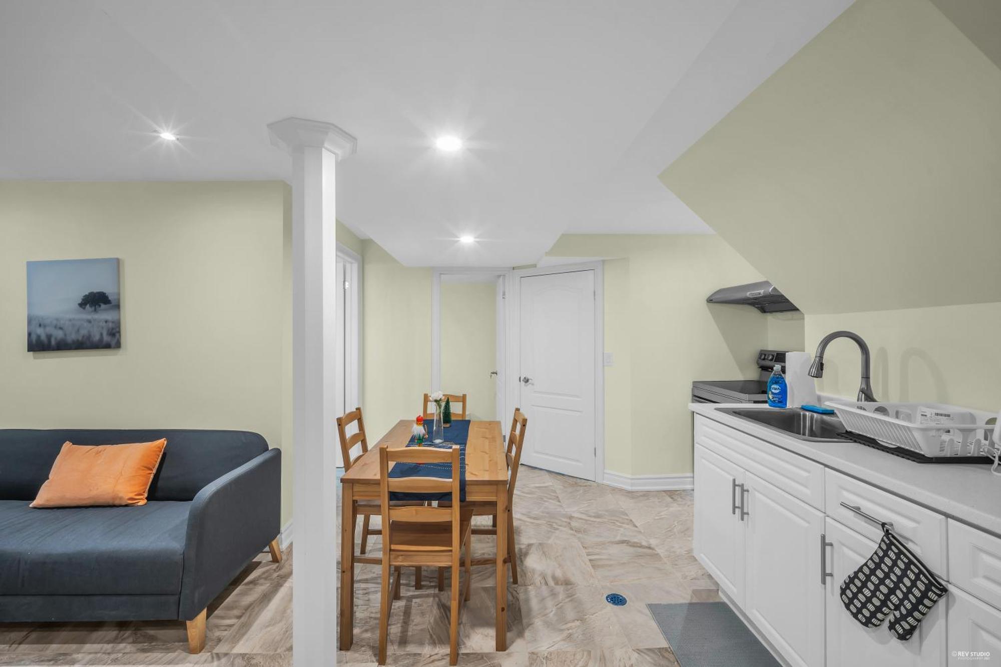 Luxury Renovated House In Prime Location With Parking * Toronto