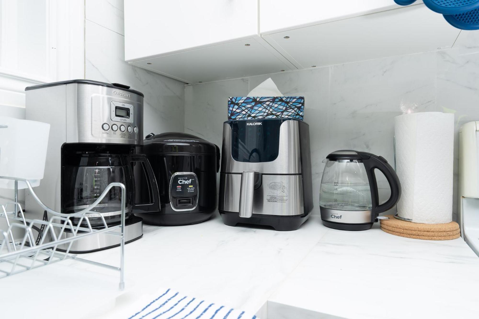 Homestay Spacious Room, Parking, Smart Monitor Toronto