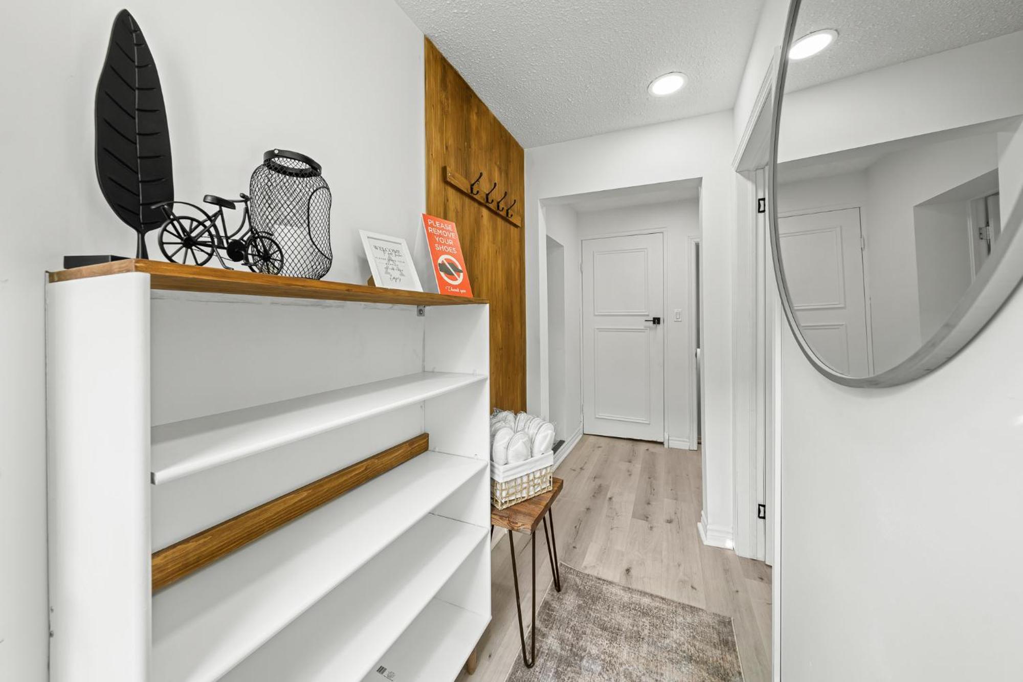Spacious Room, Parking, Smart Monitor Homestay