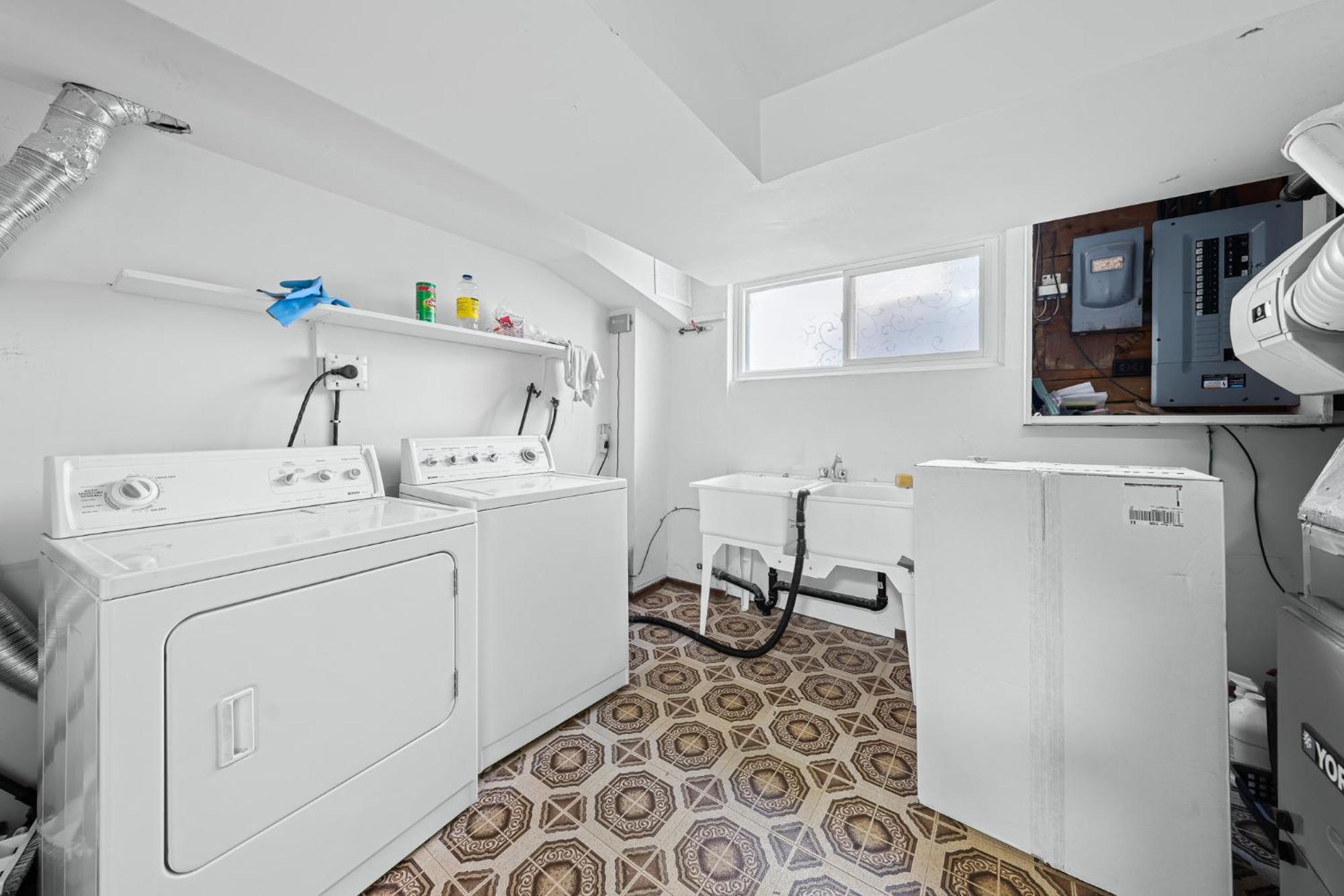 Homestay Spacious Room, Parking, Smart Monitor Toronto